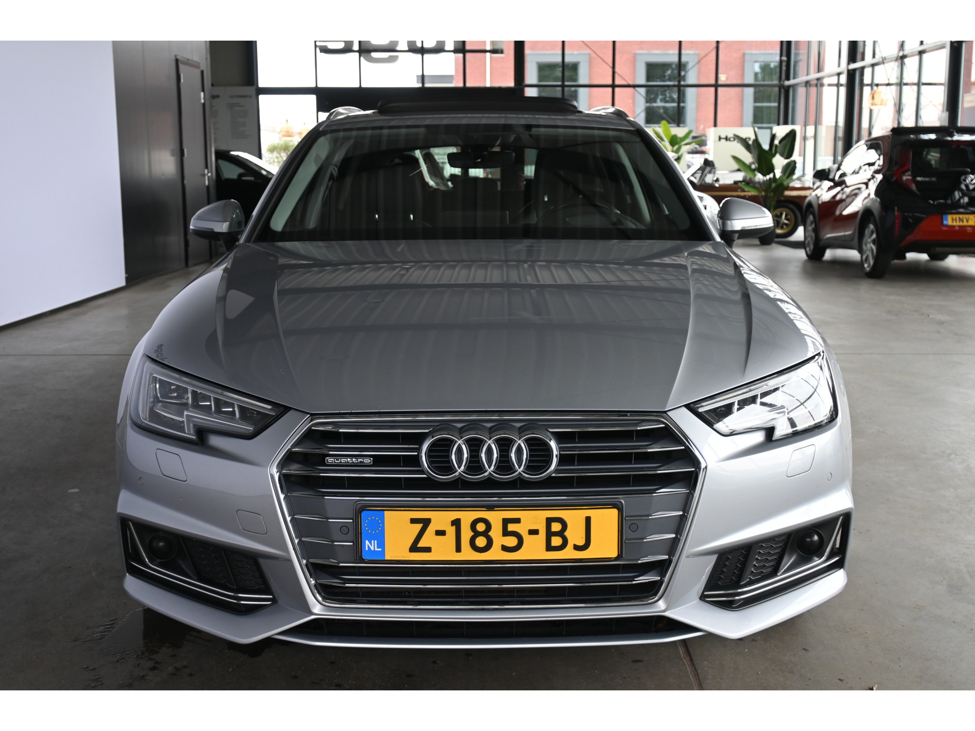 Audi A4 Avant 2.0 TFSI quattro S-Line Automaat Navigatie Panoramadak Adaptief Matrix LED Goed Onderhouden! Inruil Mogelijk!