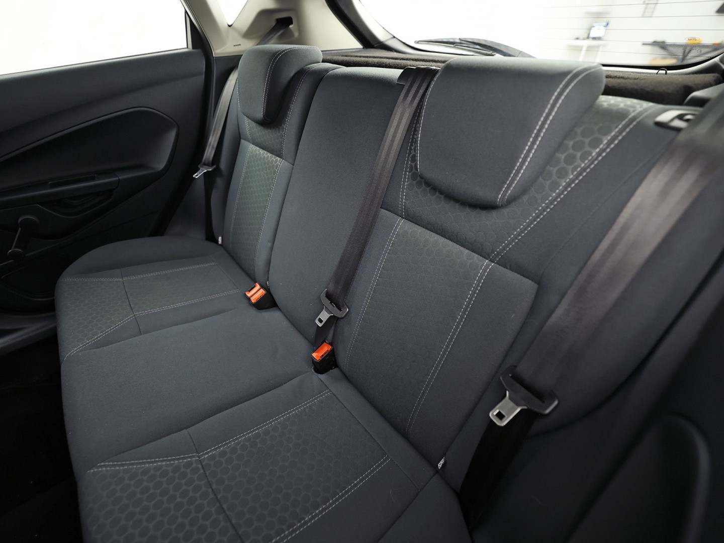 Ford Fiesta 1.25 Titanium (5 DEURS, CLIMATE, CRUISE, SPORTSTOELEN, PARKEERSENSOREN, TREKHAAK, LM VELGEN, ELEK PAKKET, NIEUWSTAAT)