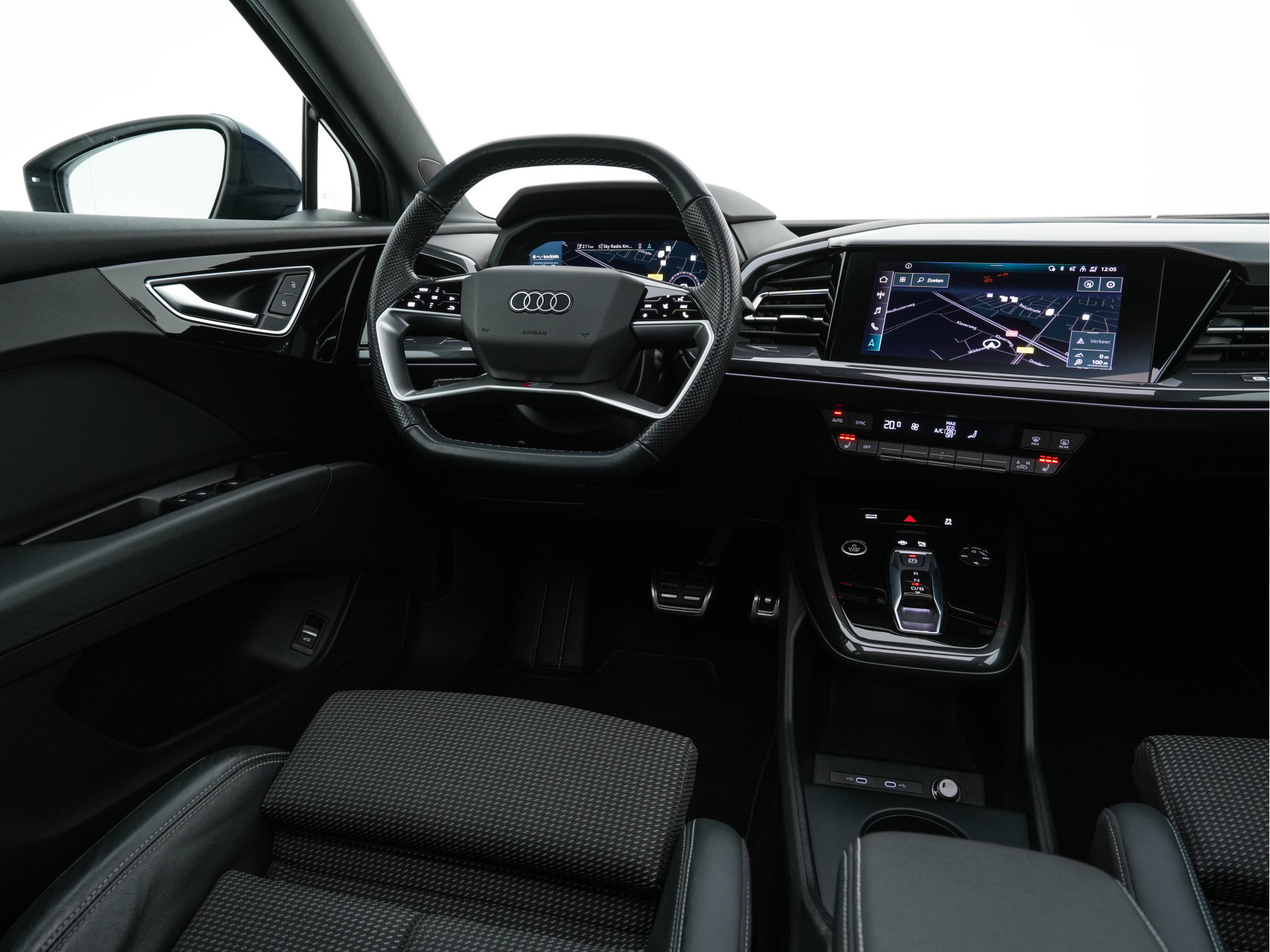 Audi Q4 e-tron 40 S-Line Competition Launch edition 77 kWh [ 3-Fase ] {SOH-87%} (INCL-BTW) *HEAT-PUMP | PANO | LEATHER-FABRIC | MATRIX-LED | ADAPTIVE-CRUISE | HEATED-SPORTSEATS | AMBIENT-LIGHT | DIGI-COCKPIT | CAMERA | KEYLESS | NAVI-FULLMAP | ...