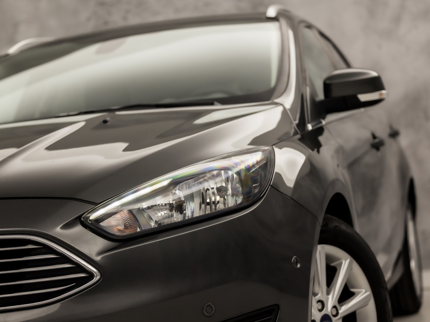 Ford Focus Wagon 1.0 Titanium Sport (APPLE CARPLAY, NAVIGATIE, CLIMATE, GETINT GLAS, SPORTSTOELEN, KEYLESS, PARKEERSENSOREN, NIEUWE APK, NIEUWSTAAT)