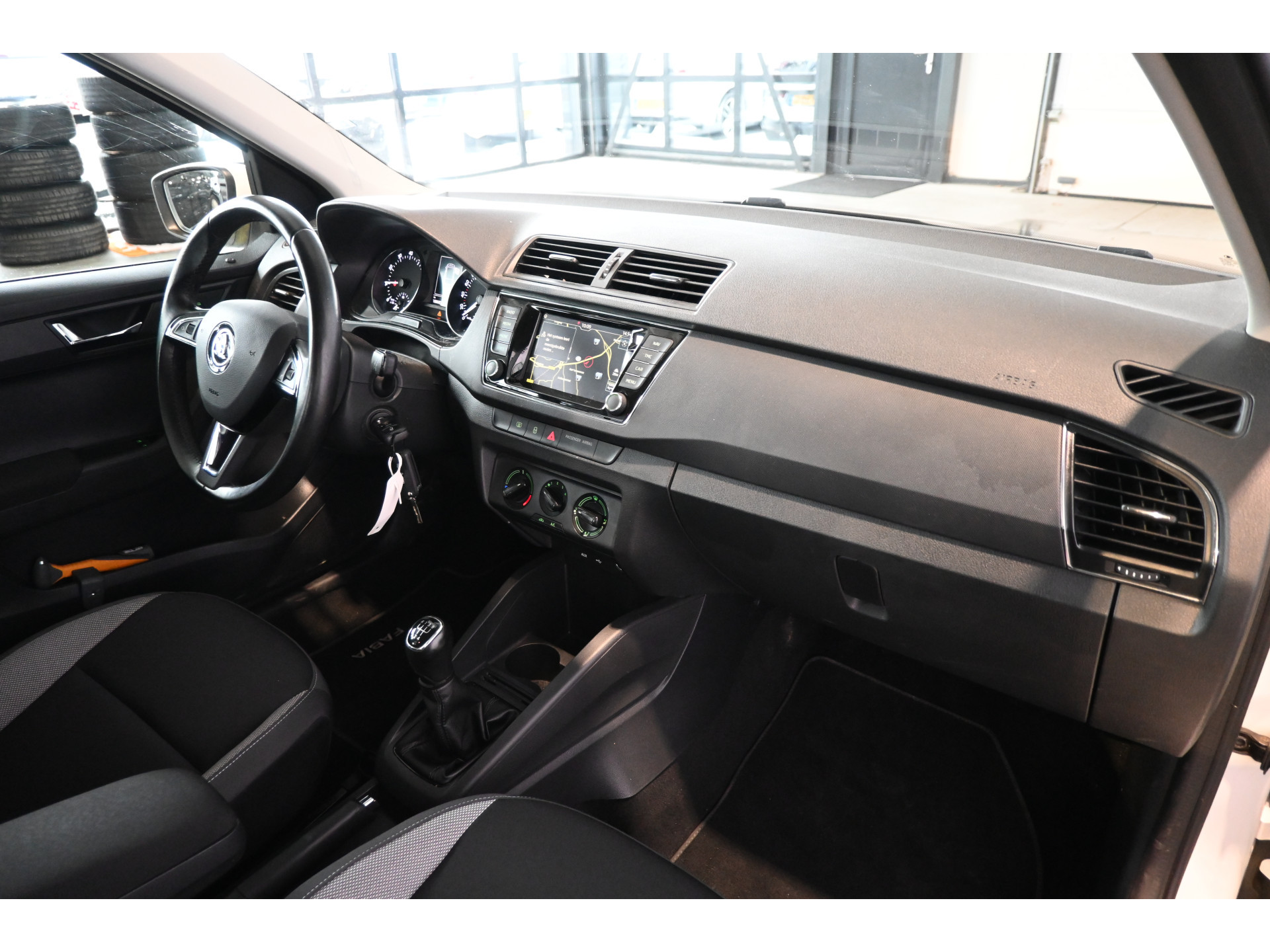 ŠKODA Fabia Combi 1.0 TSI Ambition Business Airco Navigatie Cruise Control Rijklaarprijs Inruil Mogelijk!