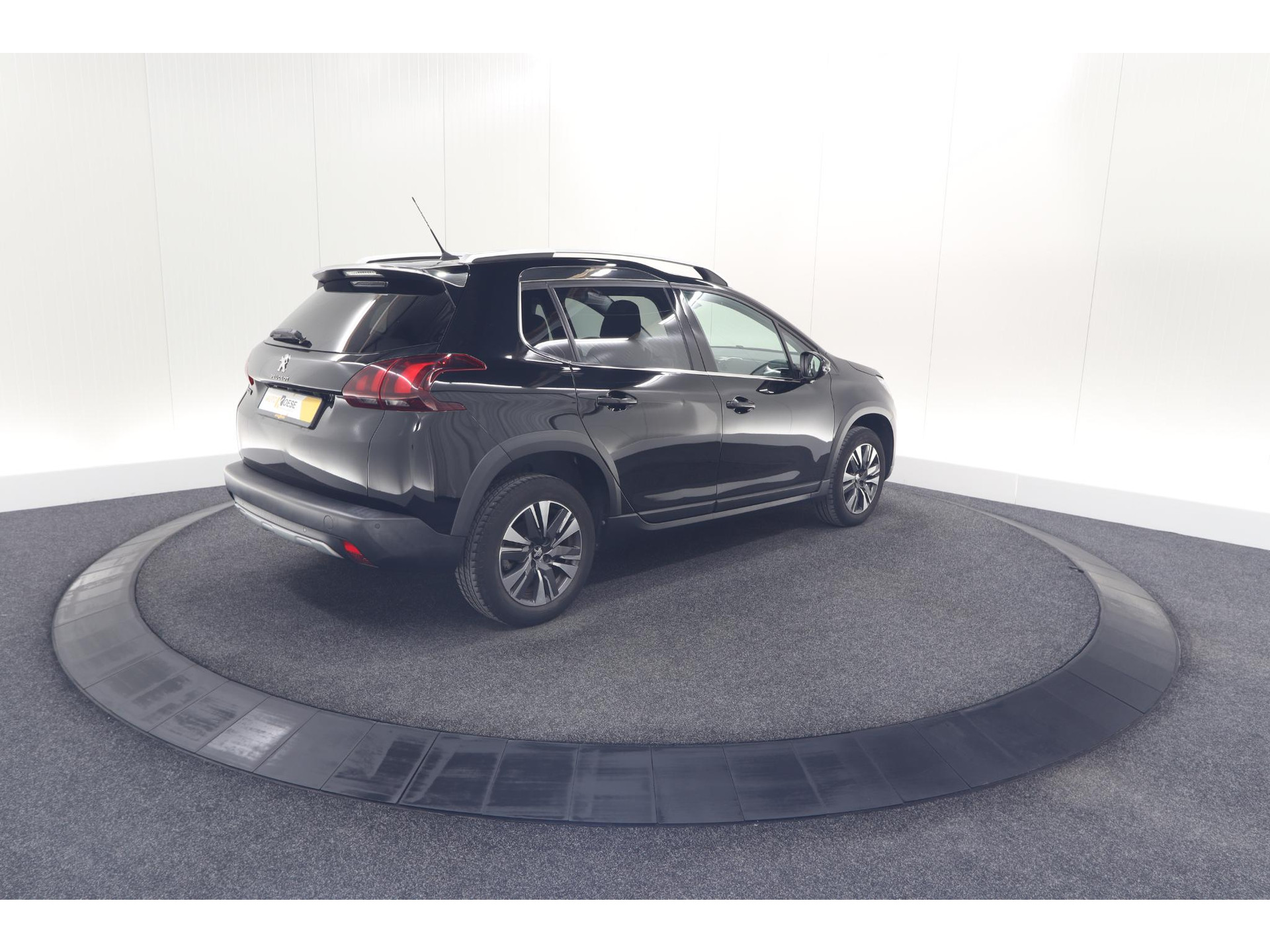Peugeot 2008 PureTech 110 Allure | Panoramadak | Navigatie | Camera | Parkeersensoren