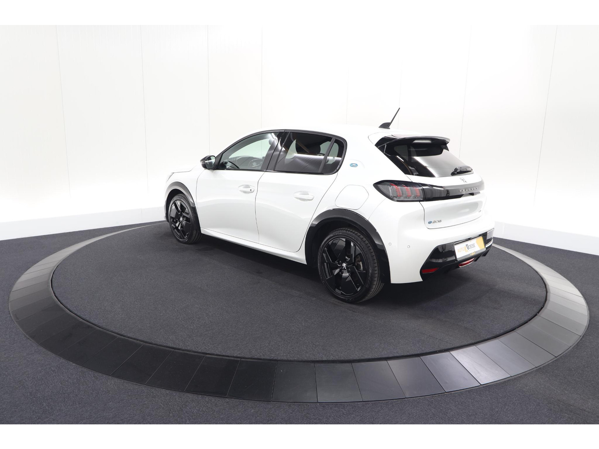 Peugeot e-208 EV GT 50 kWh | 93,7% SOH | Black Pack | Dodehoekdetectie | Camera | Apple Carplay