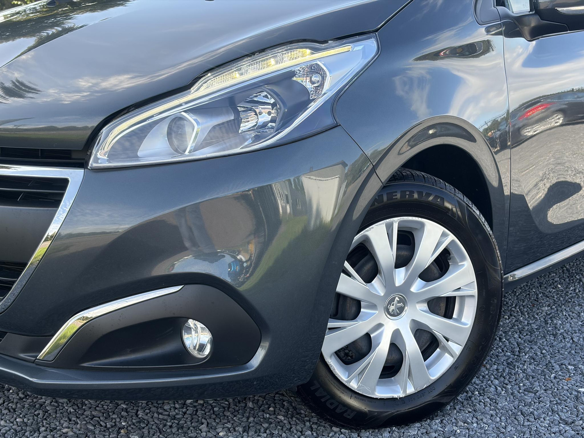 Peugeot 208 1.2 PureTech Blue Lion ✓Nieuwe D-riem✓Afn.Trekhaak✓Carplay✓Navi✓Airco✓Cruise✓Pdc✓2e Eigenaar✓Weinig Km✓5 Deurs✓N.A.P✓Apk tot 08-2027