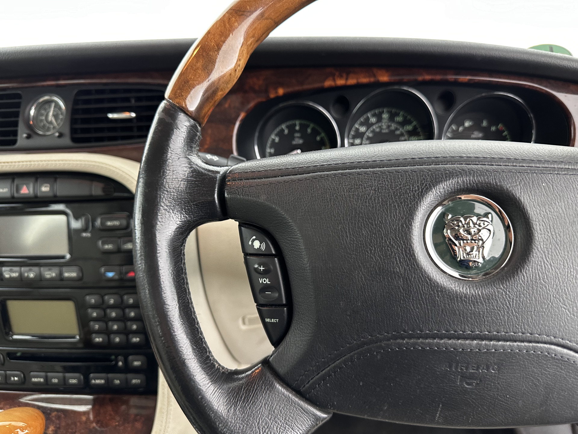 Jaguar XJ 3.5 V8 Executive [ Right-Hand-Drive ] Aut. *LEATHER | BI-XENON | ECC | WOODEN-INLAY | HEATED-COMFORTSEATS | MEMORY-PACK | JAGUAR-AUDIO | PDC | CRUISE | 18"ALU*