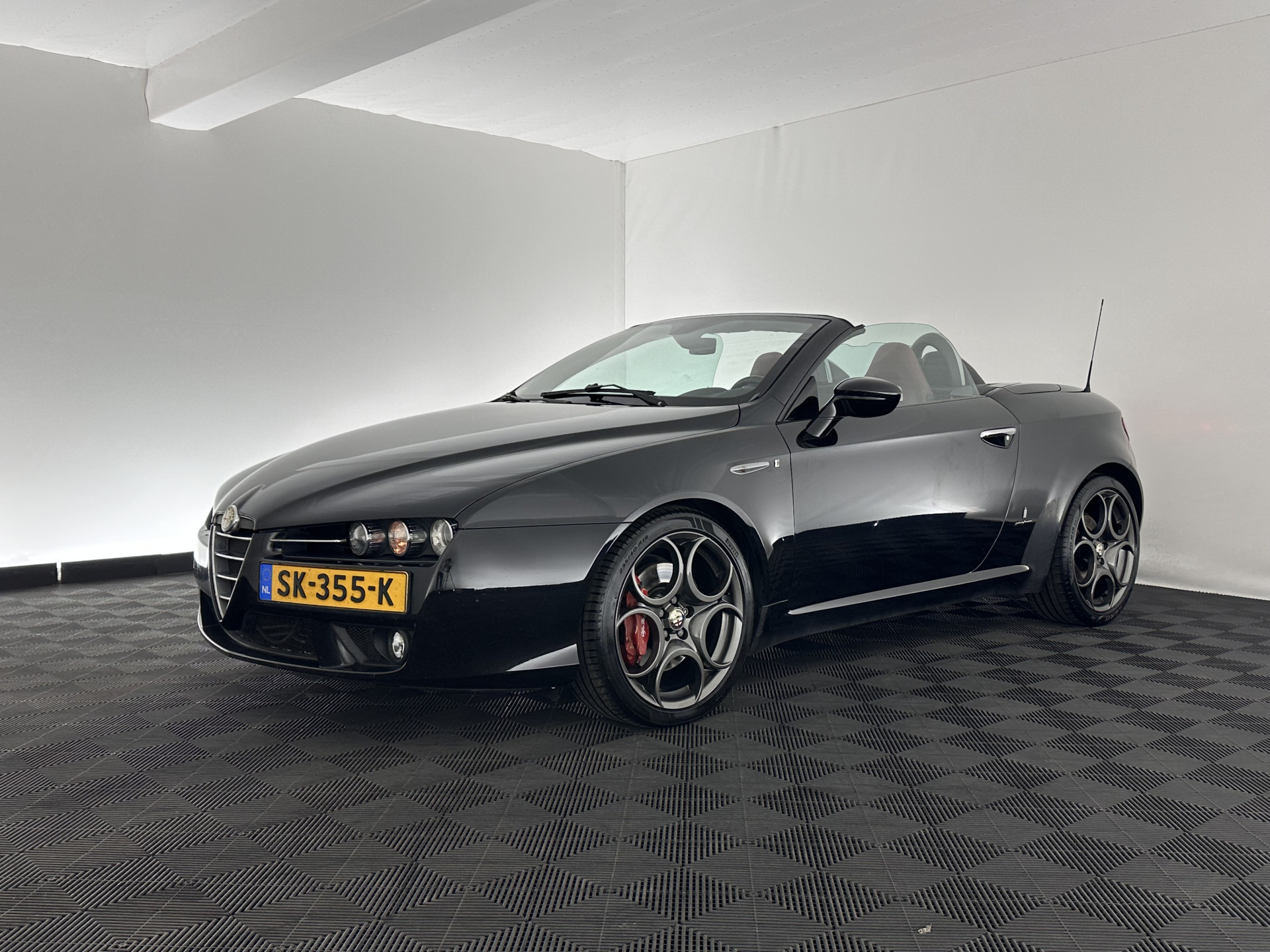 Alfa Romeo Spider 2.4 JTD Q-Tronic Exclusive TI-Sportpack Aut. *LUXURY-LEATHER | BI-XENON | SPORT-SEATS | ECC | SHIFTPADDLES | PDC | CRUISE | 19''ALU*
