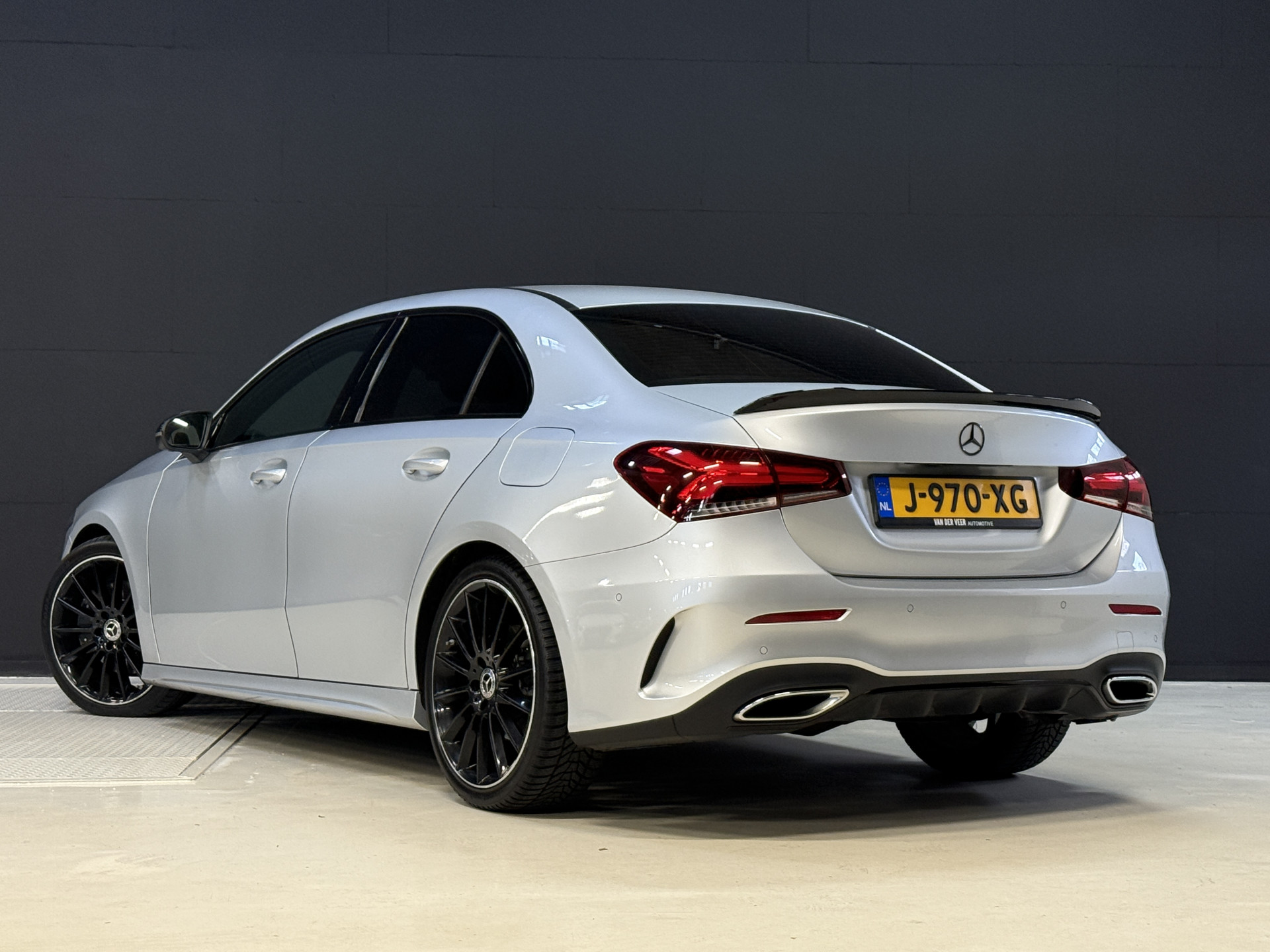 Mercedes-Benz A-klasse 220 4MATIC Premium | Panoramadak | Sfeerverlichting | Camera