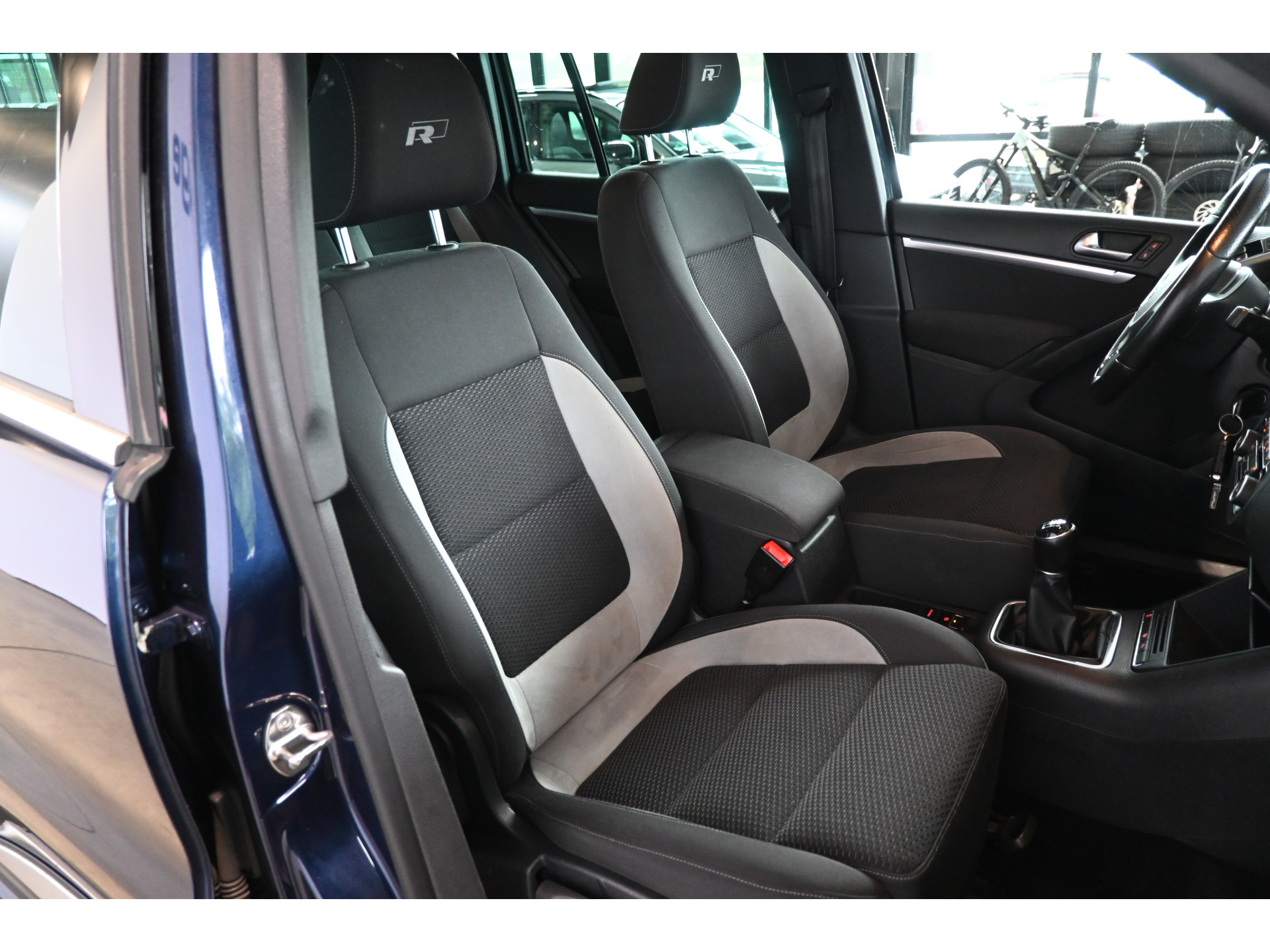 Volkswagen Tiguan 1.4 TSI Sport&Style 4Motion R-line Edition Clima Navigatie Stoelverwarming Goed Onderhouden! Inruil Mogelijk!