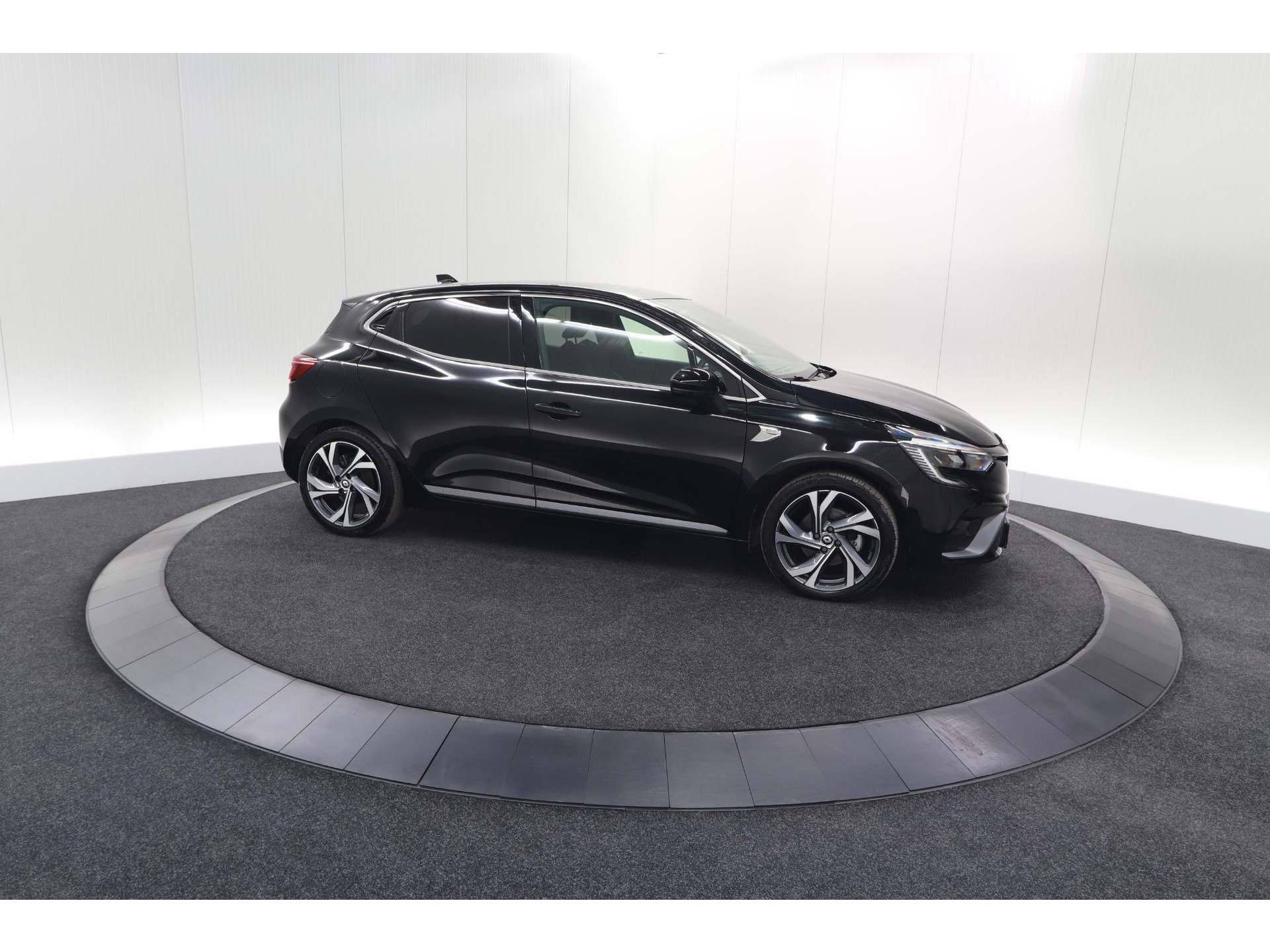 Renault Clio 1.6 E-Tech Hybrid 140 R.S. Line | 360 Camera | Apple Carplay | 9.3 Inch Groot Scherm | Sportstoelen