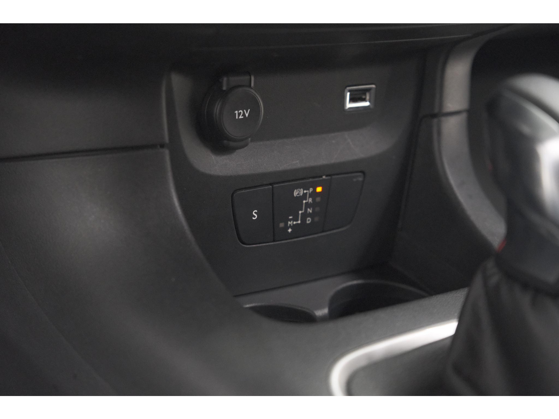 Citroen C3 PureTech 110 EAT6 Max | Apple Carplay | Parkeersensoren | Climate Control | 16 Inch Lichtmetalen Velgen