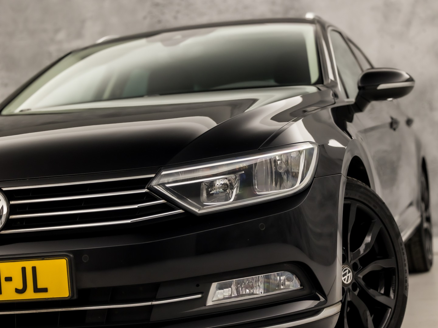 Volkswagen Passat Variant 1.4 TSI ACT Highline R 150Pk Automaat (VIRTUAL COCKPIT, APPLE CARPLAY, BLACK PACK, CAMERA, STOELVERWARMING, LEDER/ALCANTARA, GETINT GLAS, KEYLESS, ADAPTIVE CRUISE, NIEUWSTAAT)