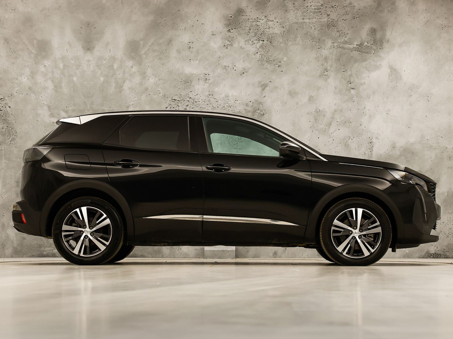 Peugeot 3008 1.6 HYbrid 225 Allure Sport 225Pk Automaat (APPLE CARPLAY, GROOT NAVI, 360 CAMERA, LEDER, SPORTSTOELEN, ZWART HEMEL, KEYLESS, GETINT GLAS, NIEUWSTAAT)