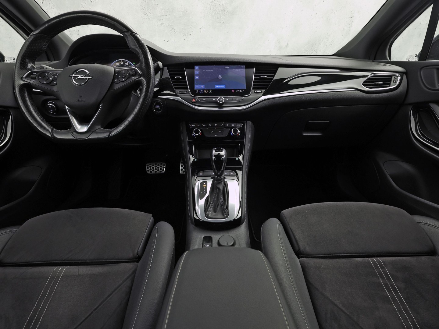 Opel Astra Sports Tourer 1.4 Ultimate 145Pk Automaat (VIRTUAL COCKPIT, APPLE CARPLAY, GROOT NAVI, LEDER/ALCANTARA, CAMERA, SPORTSTOELEN, GETINT GLAS, ZWART HEMEL, ADAPTIVE CRUISE, NIEUWSTAAT)