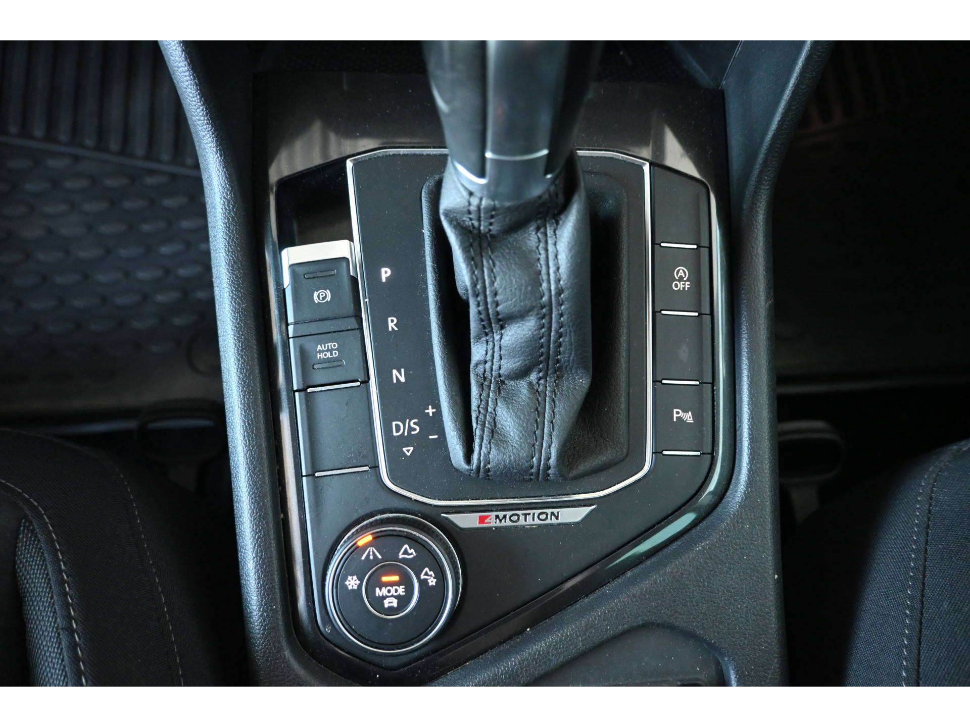 Volkswagen Tiguan 1.4 TSI Automaat 4Motion Highline  Clima Virtual Cockpit Navigatie CarPlay Cruise control Inruil Mogelijk!