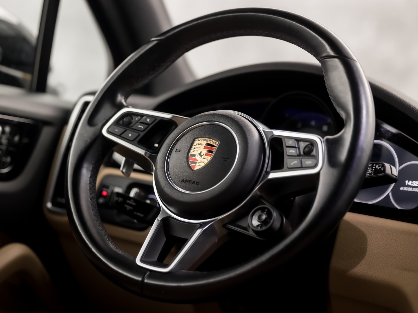 Porsche Cayenne 3.0 E-Hybrid Sport 463Pk (SPORTCHRONO PAKKET, LUCHTVERING, SOH 95%, BLACK PACK, APPLE CARPLAY, MEMORY SEATS, STOELVERWARMING, GETINT GLAS, CAMERA, NIEUWSTAAT)