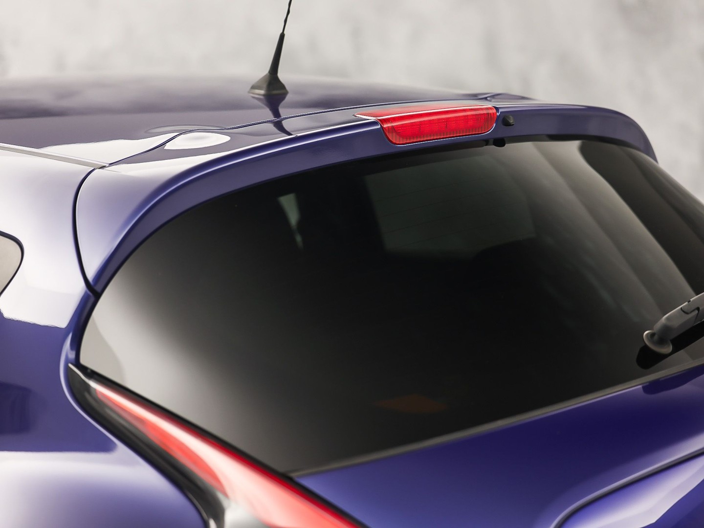 Nissan Juke 1.6 Sport Automaat (NAVIGATIE, CLIMATE, 360 CAMERA, SPORTSTOELEN, ALCANTARA, ZWART HEMEL, GETINT GLAS, NIEUWE APK, NIEUWSTAAT)