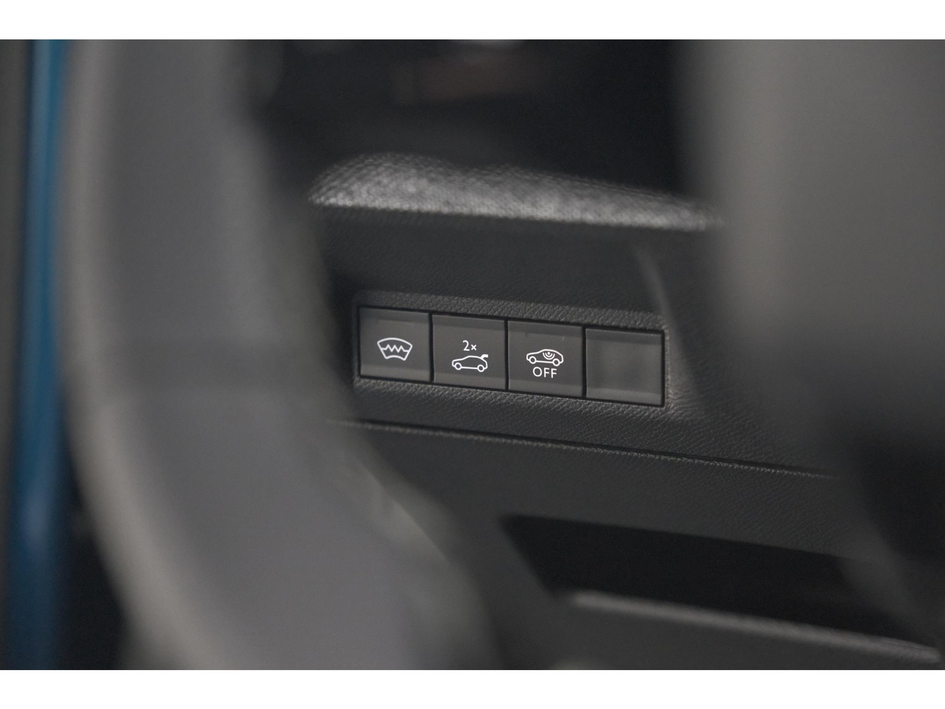 Peugeot 3008 1.2 Hybrid 136 GT | Panoramdak | 360 Camera | Stoelverwarming | Elektrische Kofferklep | Allseason Banden