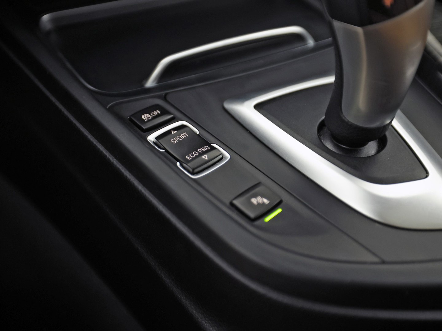 BMW 3 Serie 318i M Sport Automaat (PANORAMADAK, M PAKKET, GROOT NAVI, COGNAC LEDER, STOELVERWARMING, SPORTSTOELEN, VIRTUAL COCKPIT, PARKEERSENSOREN, GETINT GLAS, NIEUWSTAAT)
