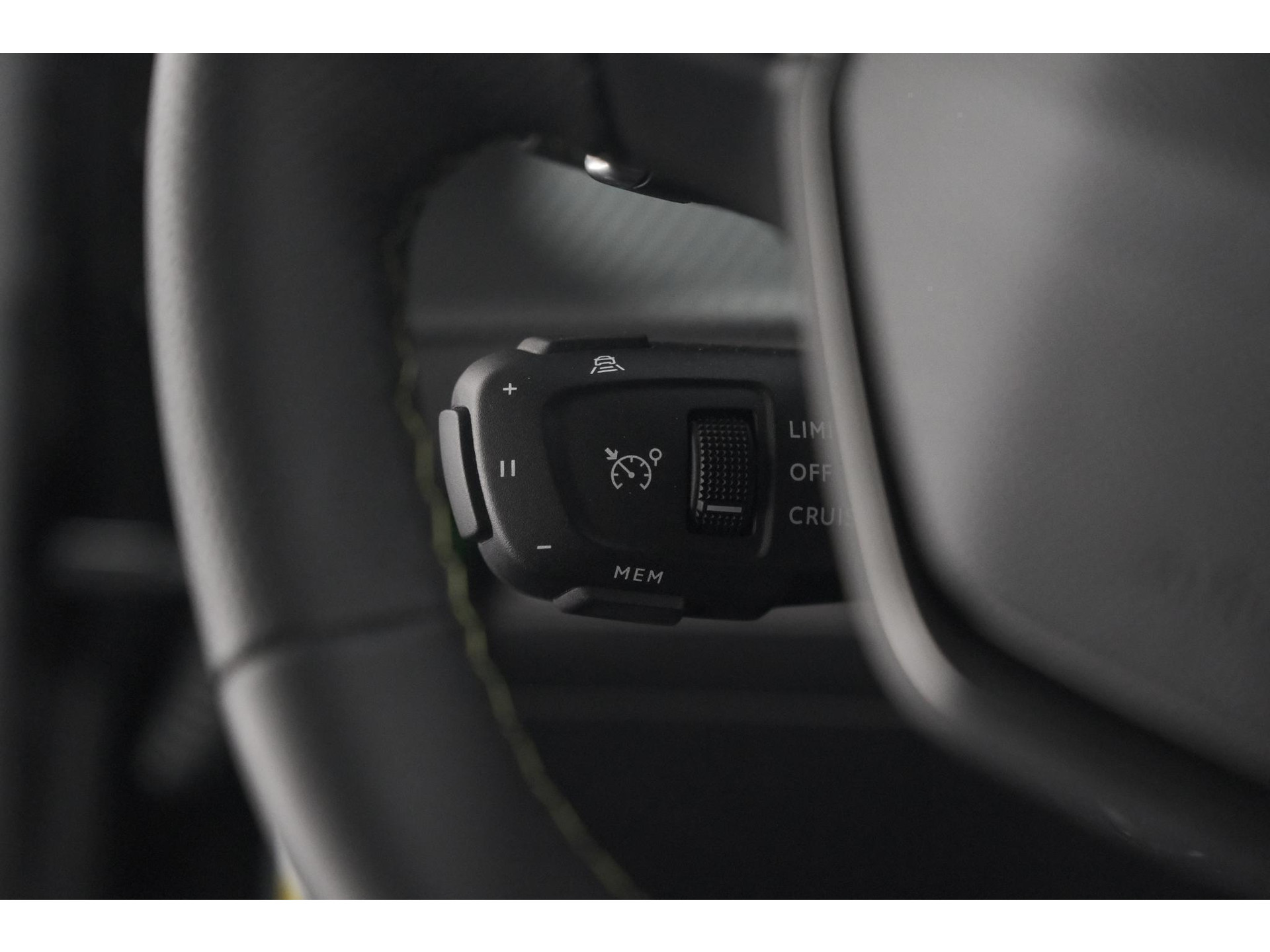 Peugeot 2008 PureTech 130 EAT8 GT | 360 Camera | Stoelmassage | Adaptieve Cruise Control | Dodehoekdetectie