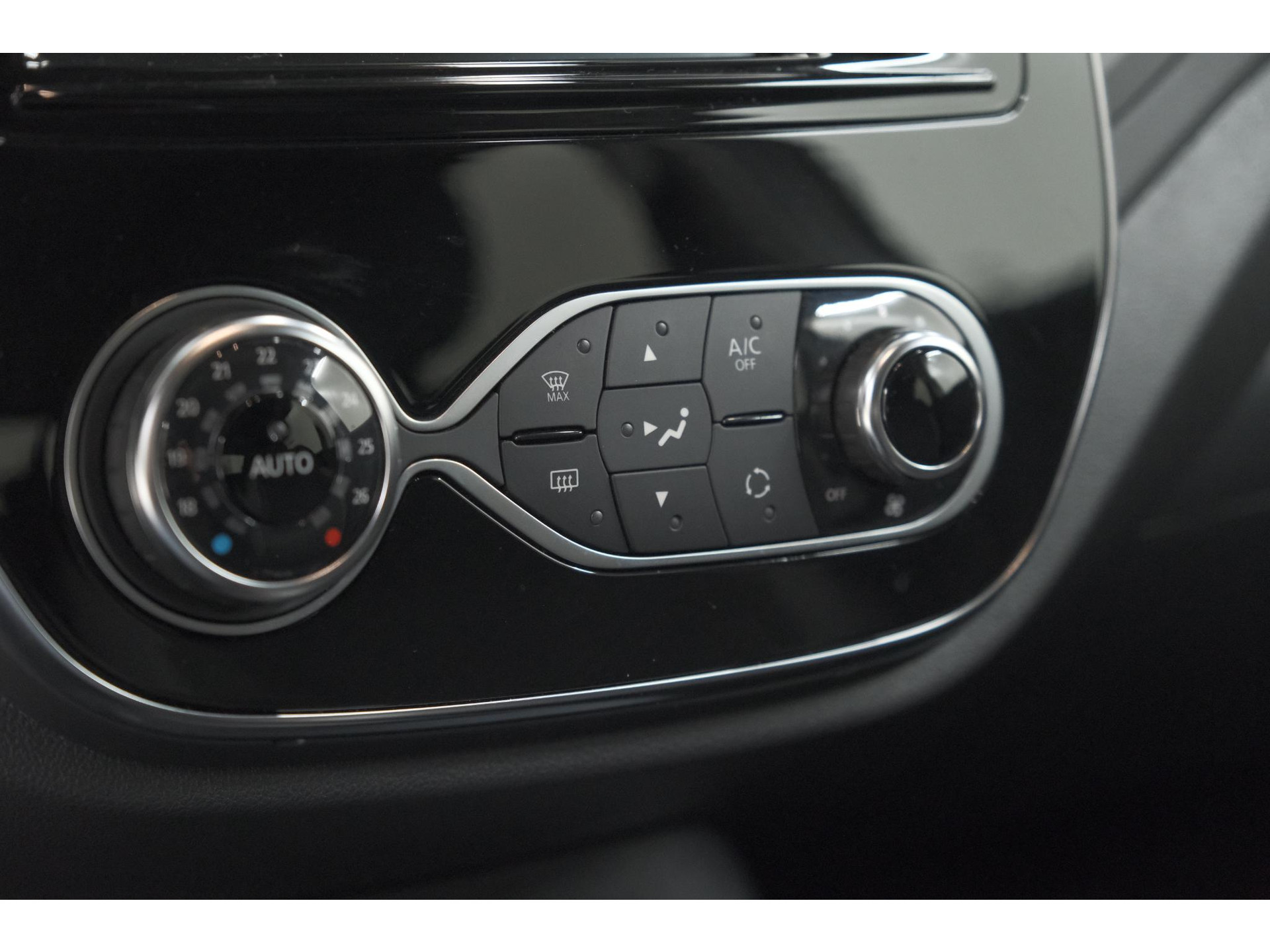 Renault Captur TCe 150 EDC Intens | Camera | Dodehoekdetectie | R-Link Navigatie | Parkeersensoren