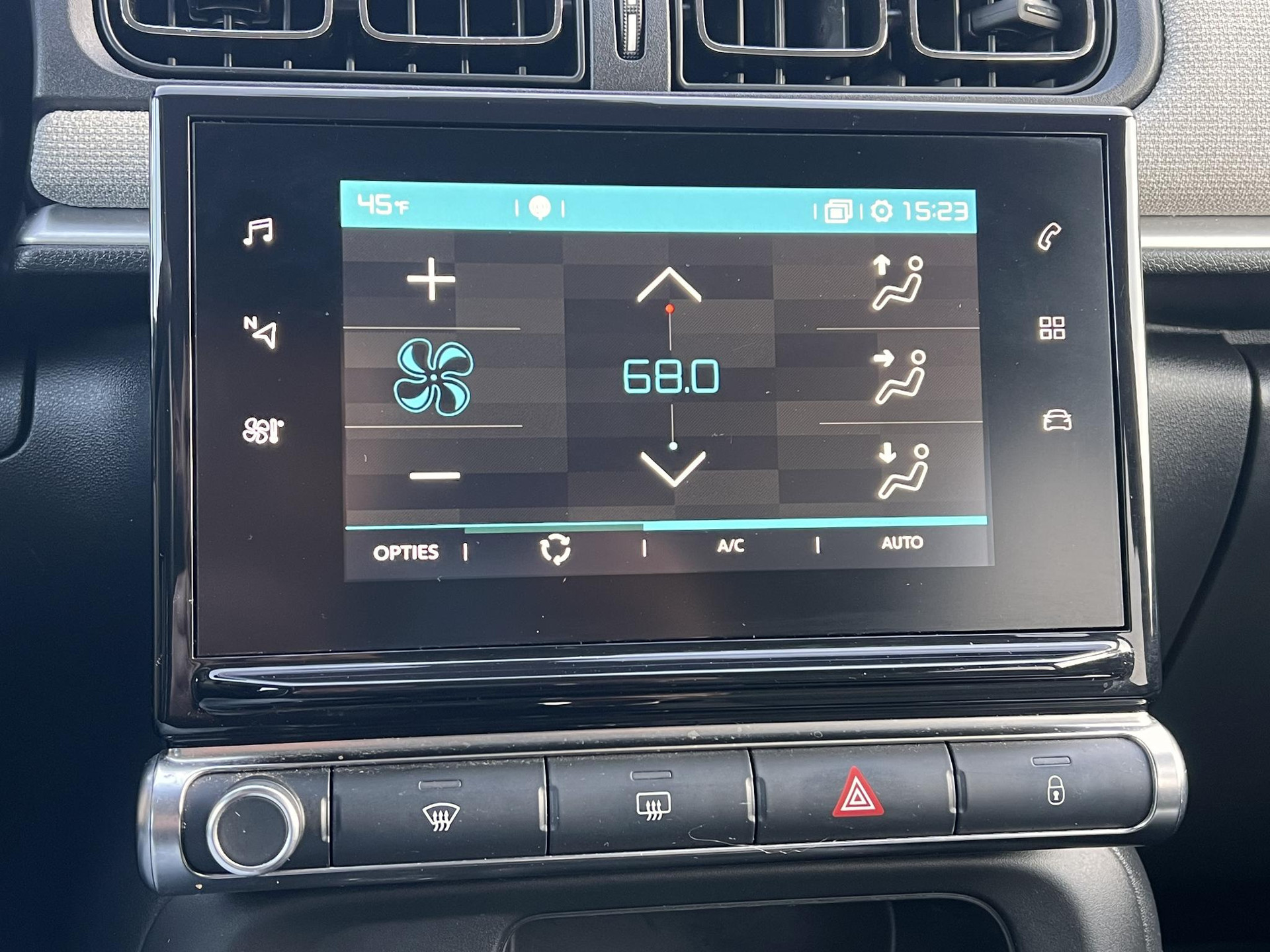 Citroen C3 1.2 PureTech S&S Shine 110pk,D-riem vv in 2023,2e Eigenaar,Camera,Navi,Clima,Cruise,Pdc V+A,APK tot 01-2027