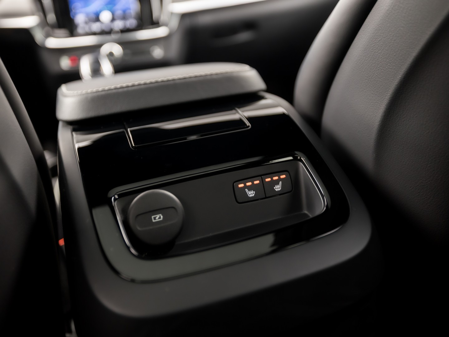 Volvo V90 2.0 T6 Plug-in hybrid AWD Ultimate Dark 350Pk Automaat (PANORAMADAK, HARMAN/KARDON, LUCHTVERING, MEMORY SEATS, 360 CAMERA, HEAD-UP DISPLAY, STUUR/STOELVERWARMING, ZWART HEMEL, NIEUWSTAAT)