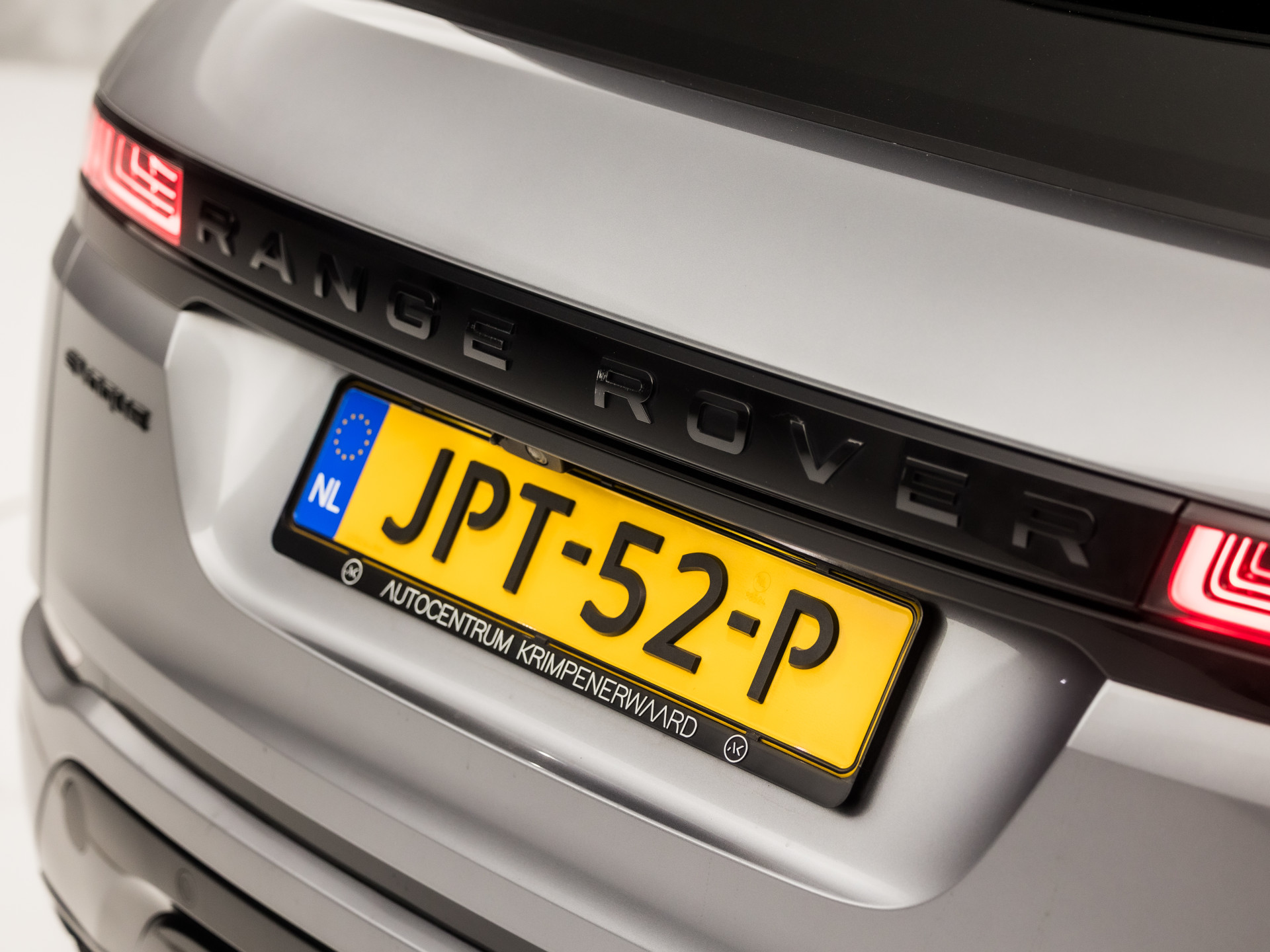 Land Rover Range Rover Evoque 1.5 P300e AWD R-Dynamic SE 309Pk Automaat (PANORAMADAK, APPLE CARPLAY, 360 CAMERA, MERIDIAN AUDIO, MEMORY SEATS, STUUR/STOELVERWARMING, ADAPTIVE CRUISE, VIRTUAL DASHBOARD, NIEUWSTAAT)