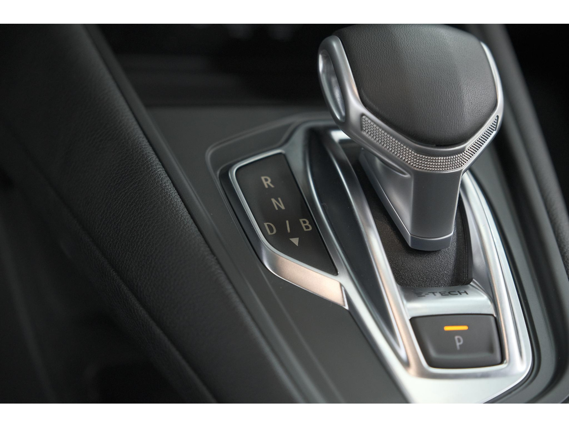 Renault Captur 1.6 E-Tech Plug-in Hybrid 160 Intens | Camera | 9.3 Inch Groot Scherm | Apple Carplay | Parkeersensoren