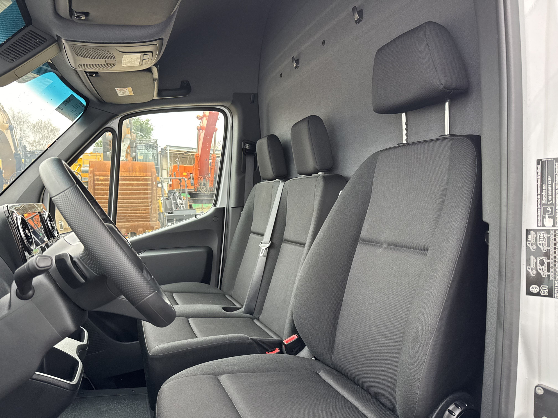 Mercedes-Benz eSprinter 314 Pro 81kWh L2H2 313km WLTP 2000kg Trekvermogen 115kw Snelladen Adaptieve Cruise Widescreen Camera