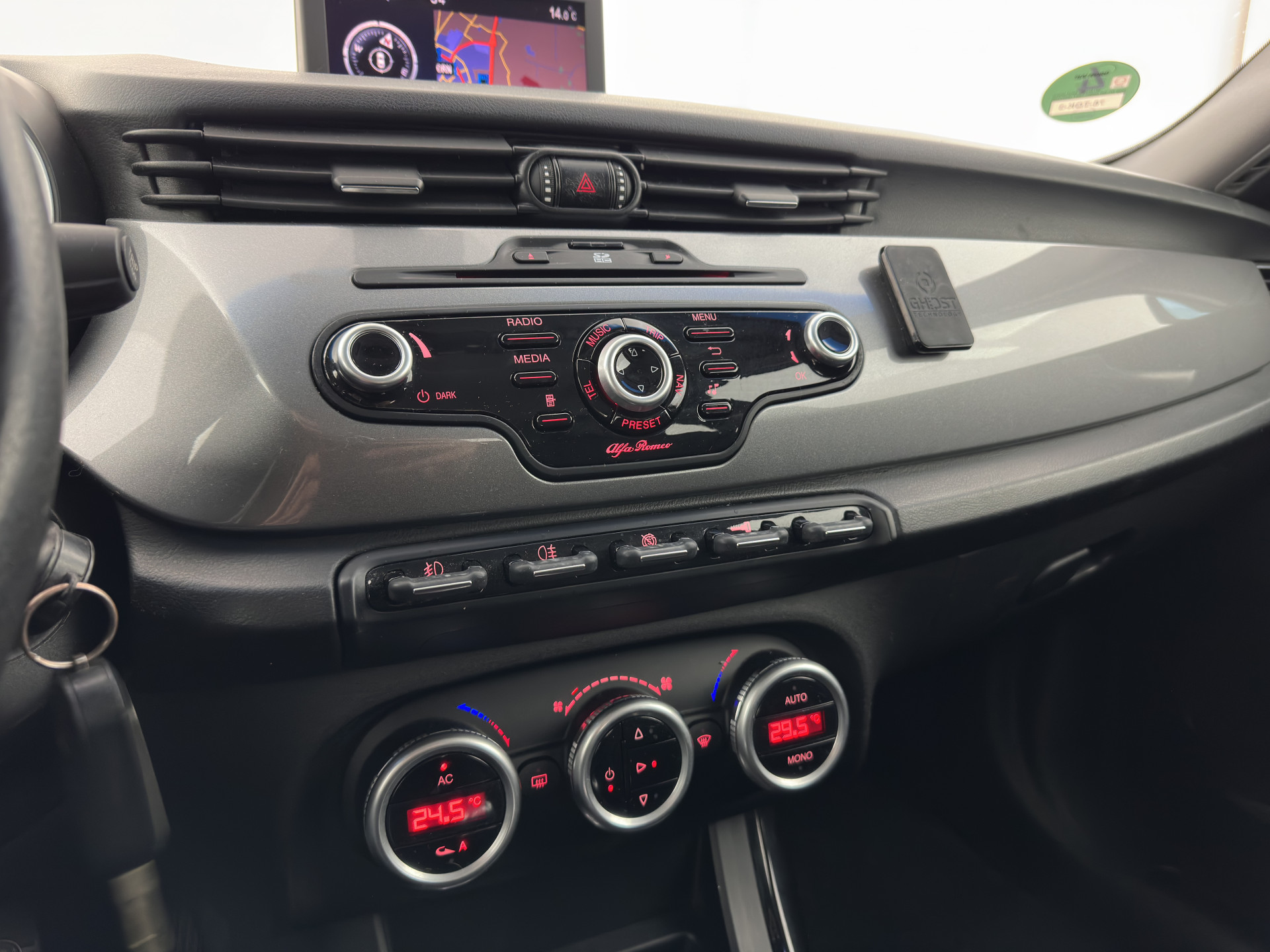 Alfa Romeo Giulietta 1.6 JTDm Distinctive *NAVI-FULLMAP | SPORT-SEATS | ECC | PDC | CRUISE | 17''ALU*