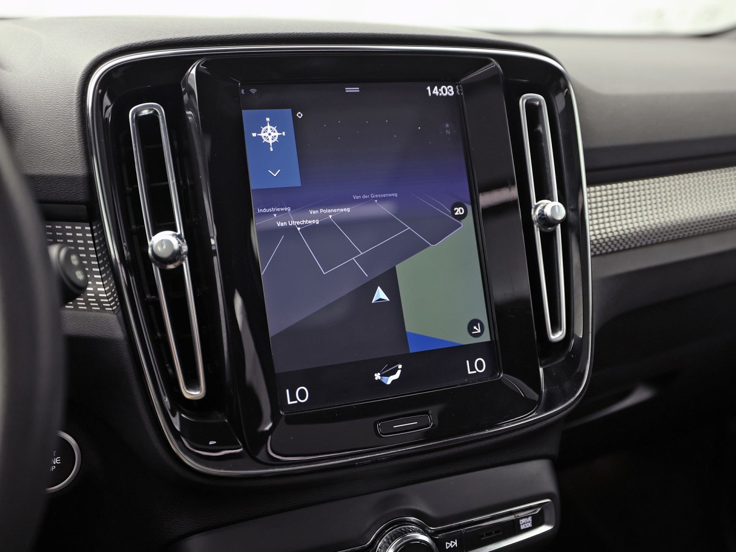 Volvo XC40 1.5 T5 Twin Engine R-Design 252Pk Automaat (PANORAMADAK, GROOT NAVI, CAMERA, HARMAN/KARDON, SPORTSTOELEN, LEDER/ALCANTARA, ELEK ACHTERKLEP, NIEUWE APK,  NIEUWSTAAT)