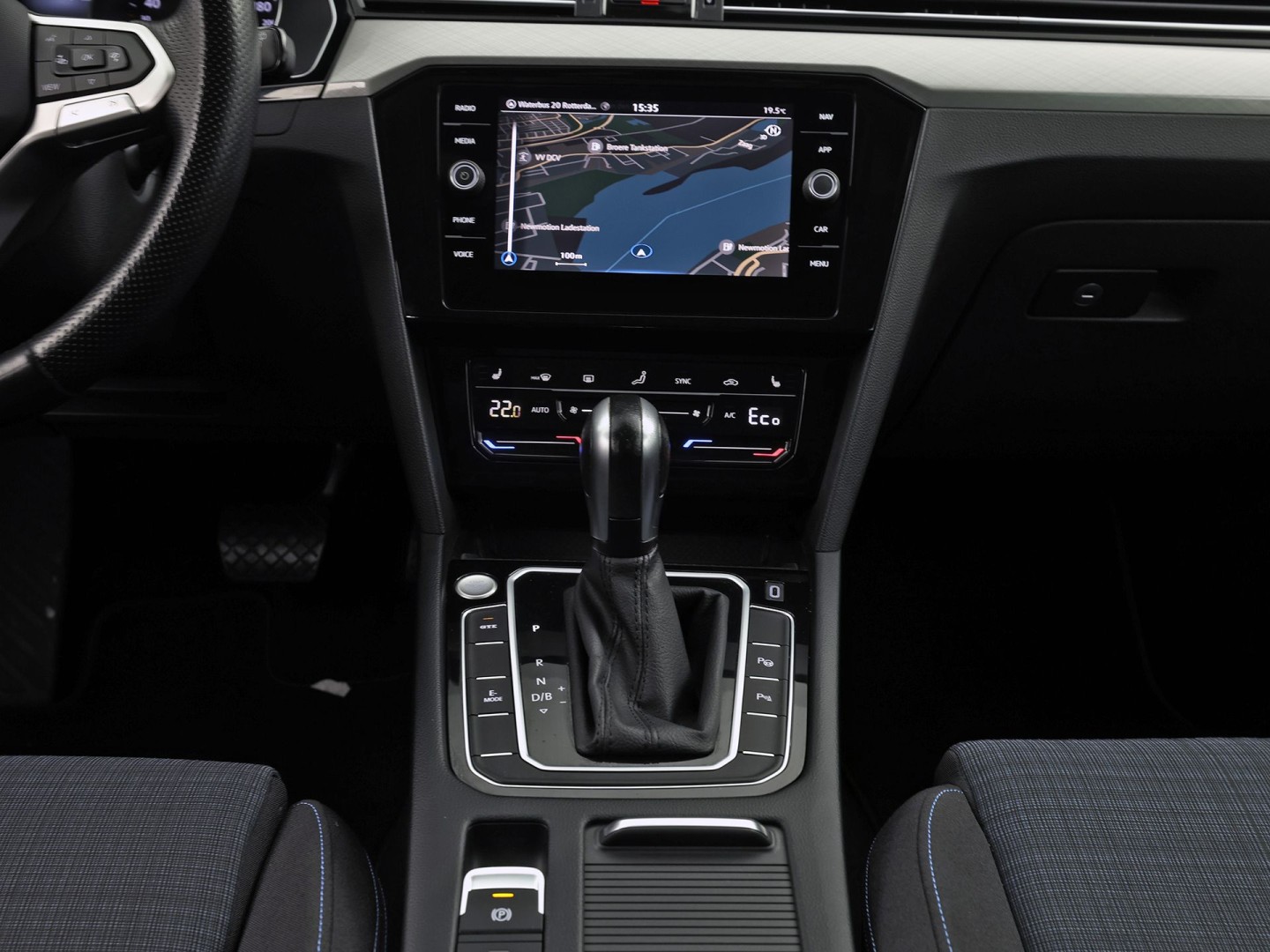 Volkswagen Passat Variant 1.4 TSI PHEV GTE 218Pk Automaat (APPLE CARPLAY, SOH 88,9%, GROOT NAVI, CAMERA, TREKHAAK, KEYLESS, SPORTSTOELEN, STOELVERWARMING, GETINT GLAS, NIEUWSTAAT)