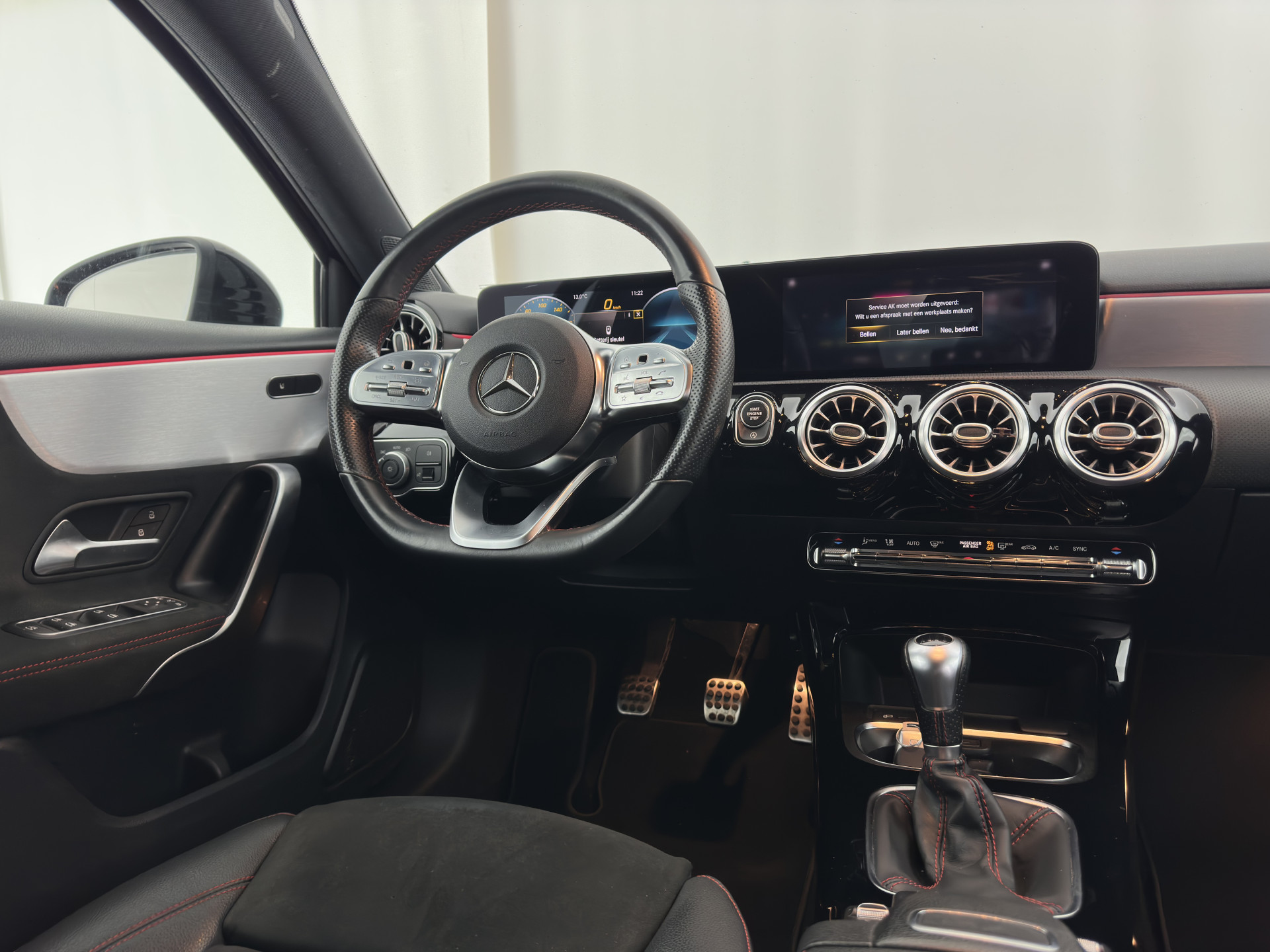 Mercedes-Benz A-klasse 160 AMG-Sportpack Business-Solution (INCL-BTW) *WIDESCREEN-DIGI-COCKPIT | FULL-LED | LEATHER-MICROFIBRE | CAMERA | DYNAMIC-SELECT | CRUISE | HEATED-SPORTSEATS | PRIVACY-GLASS | DAB | AMBIENT-LIGHT | 18"ALU*