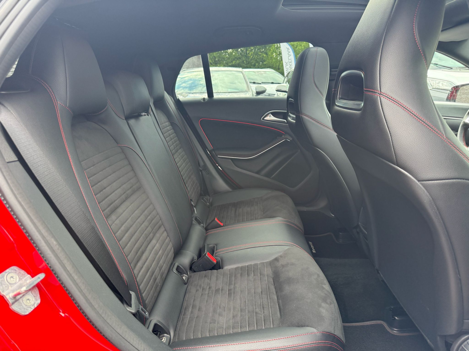 Mercedes-Benz CLA-klasse Shooting Brake 180 | 3/6/12MND GARANTIE| NAVI | PANO DAK | NAVI | CAMERA |