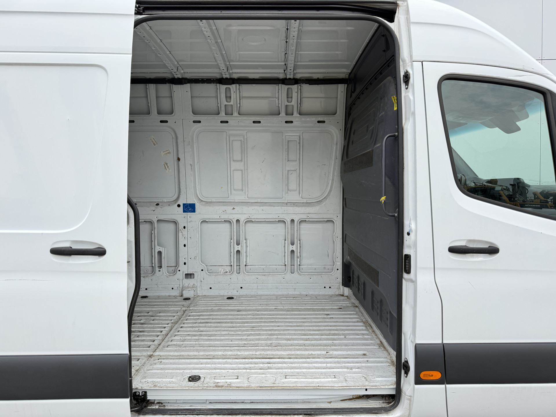 Mercedes-Benz eSprinter 312 55 kWh L2H2 Elektrisch 168 km WLTP 80kw Snelladen StoelverwarmingClimate Control