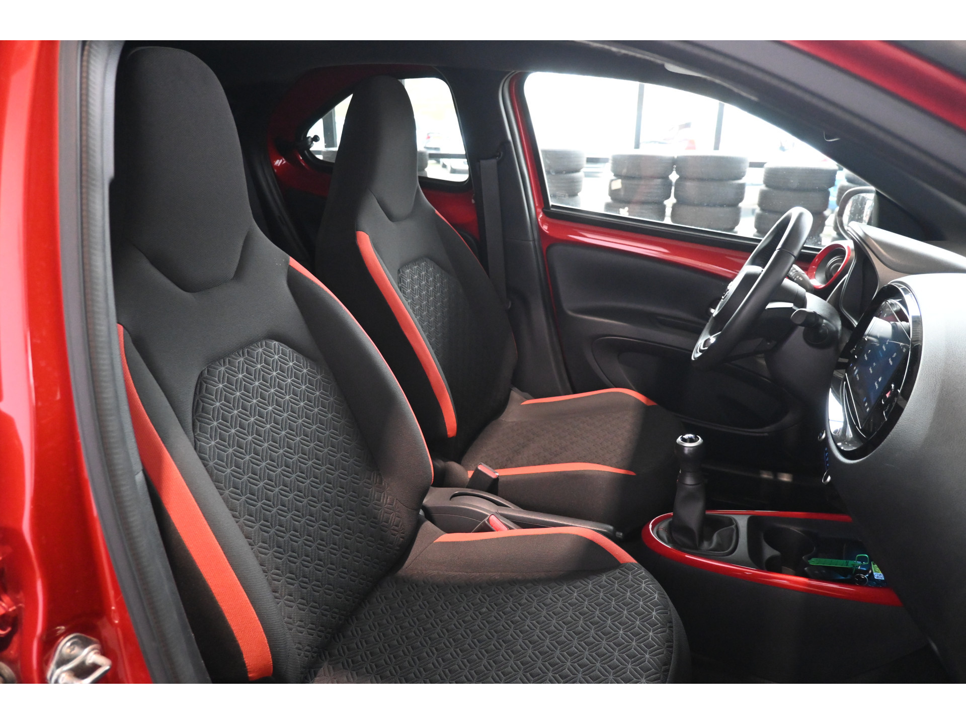 Toyota Aygo X 1.0 VVT-i MT Play Clima Carplay Panoramadak Camera LED Rijklaarprijs Inruil Mogelijk!