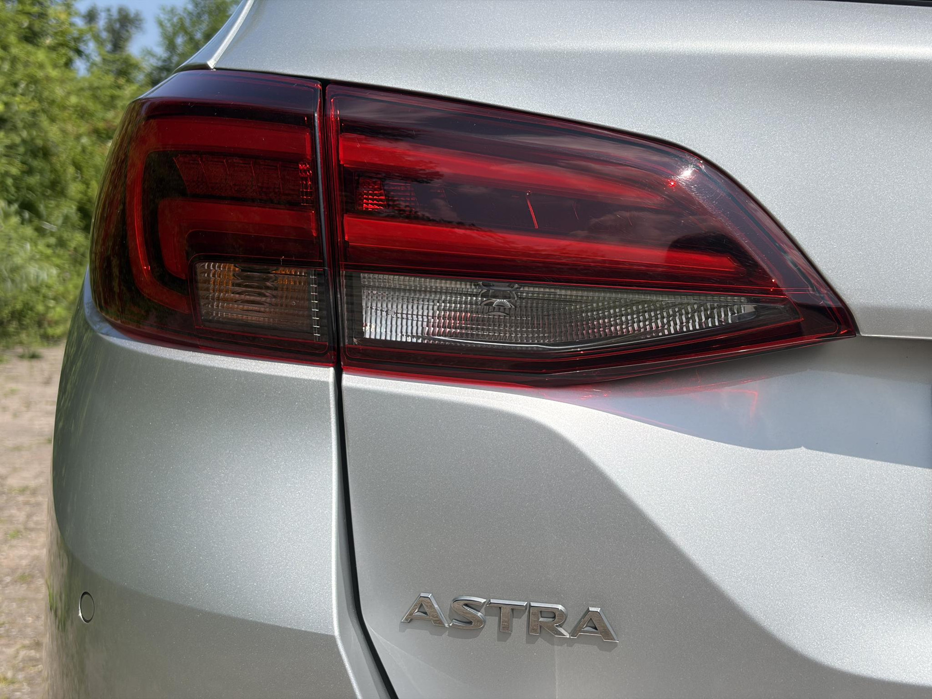 Opel Astra Sports Tourer 1.2 Ultimate 146pk,Afn Trekhaak,Camera,Keyless,Carplay,6 Bak,Stoelverw,Lm velgen,Alcantara-Leder,Dealer Onderhouden,Clima,Cruise,Dodehoek,Rijstrooksensor,N.A.P,Pdc V+A,Apk tot 07-2028