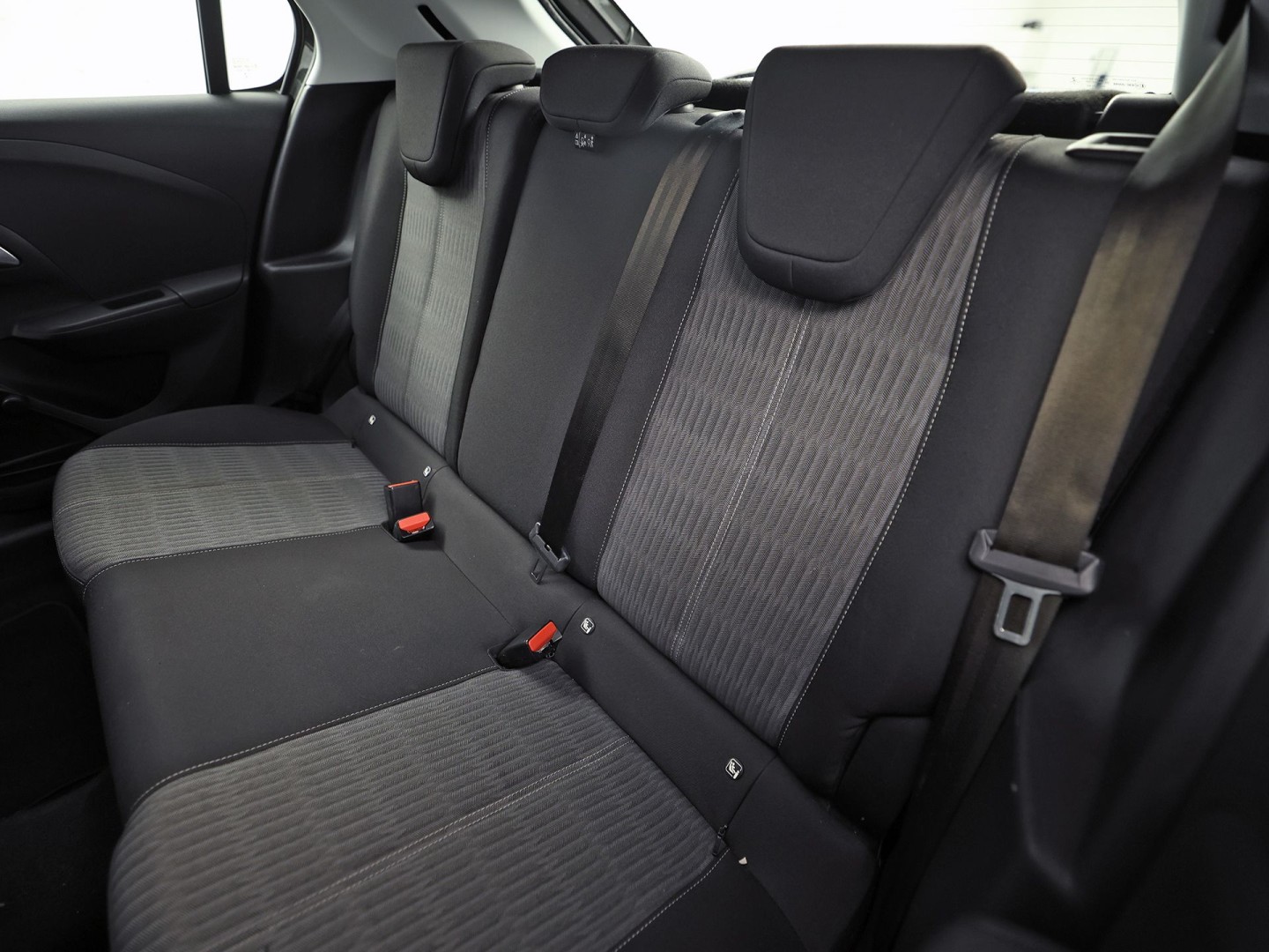 Opel Corsa 1.2 Sport (APPLE CARPLAY, GROOT NAVI, LANE ASSIST, SPORTSTOELEN, CRUISE, NIEUWSTAAT)