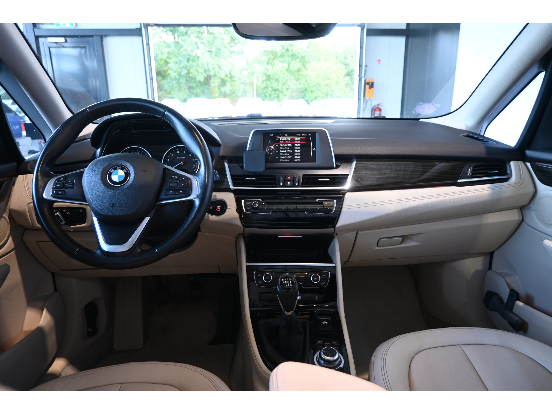 BMW 2-serie Active Tourer 218i High Executive Nap Clima Cruise Panoramadak Trekhaak PDC Navigatie LED Stoelverwarming Inruil Mogelijk!