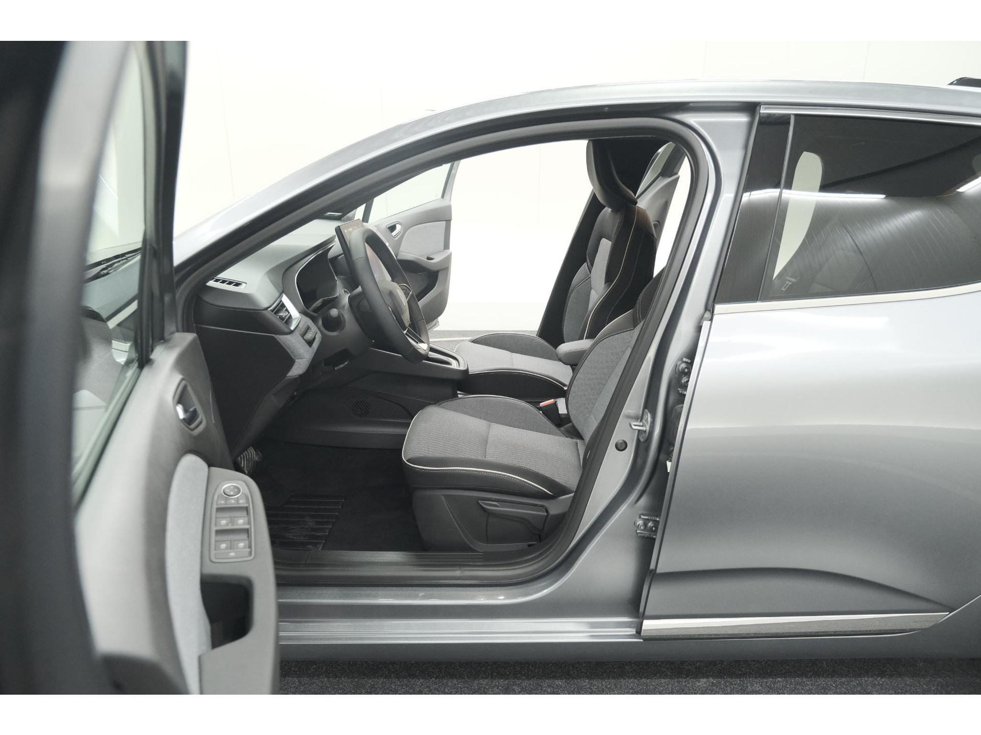 Renault Clio 1.6 E-Tech Full Hybrid 145 Techno | 360 Camera | Bose Audio | Stoelverwarming | 9.3 Inch Groot Scherm