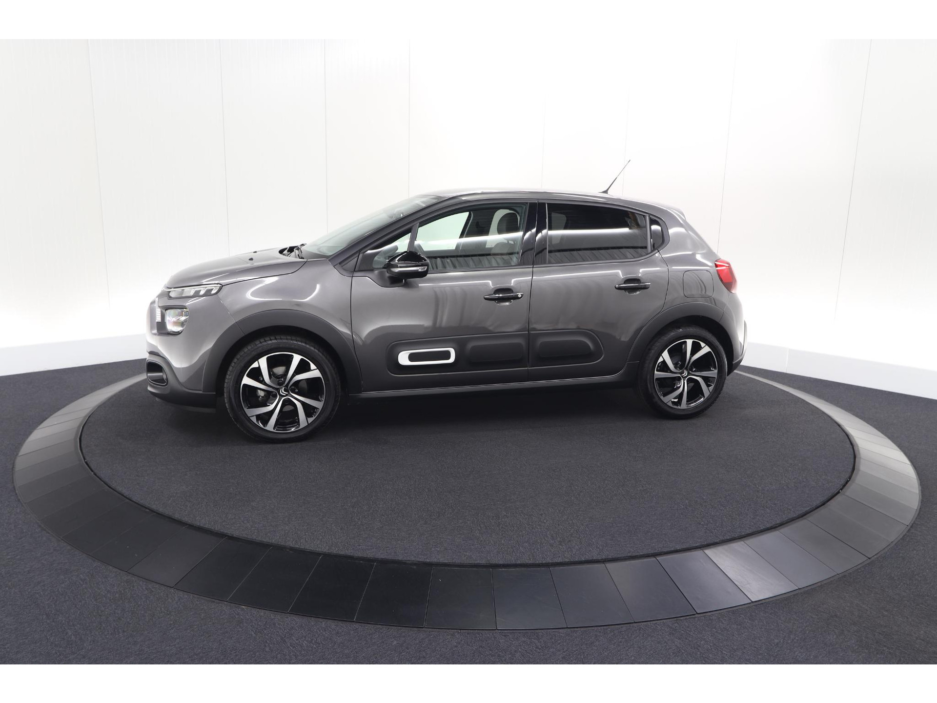 Citroen C3 PureTech 82 Max | Trekhaak | Keyless | Camera | Parkeersensoren | Navigatie | Stoelverwarming