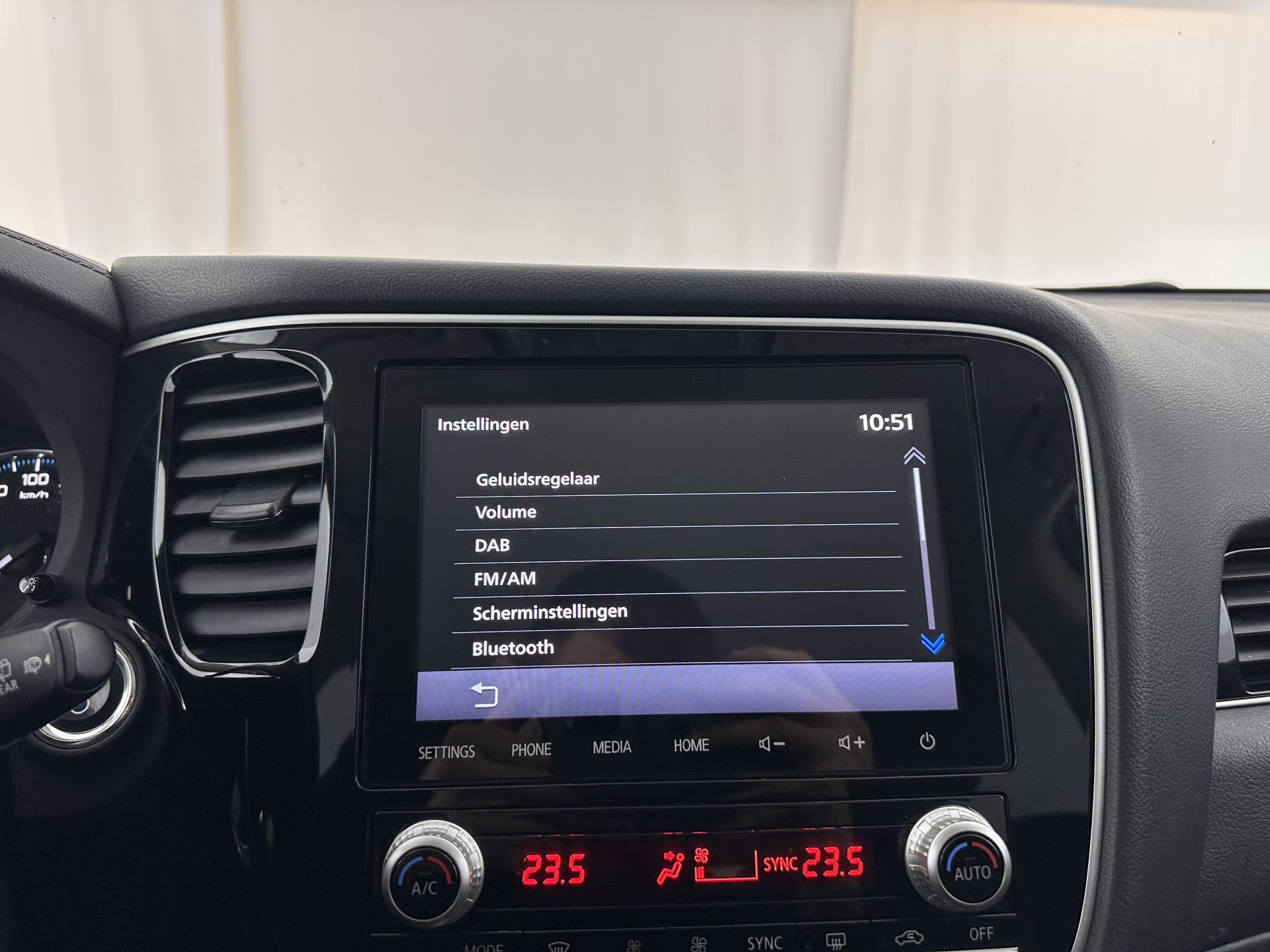 Mitsubishi Outlander 2.4 PHEV Intense AWD (Plug-in) (INCL-BTW) *LEATHER-ALCANTARA | FULL-LED | KEYLESS | BLINDSPOT | CAMERA | HEATED-COMFORTSEATS | ECC | SHIFTPADDLES | PDC | CRUISE | PRIVACYGLASS | DAB | TOWBAR | CARPLAY | 18''ALU*