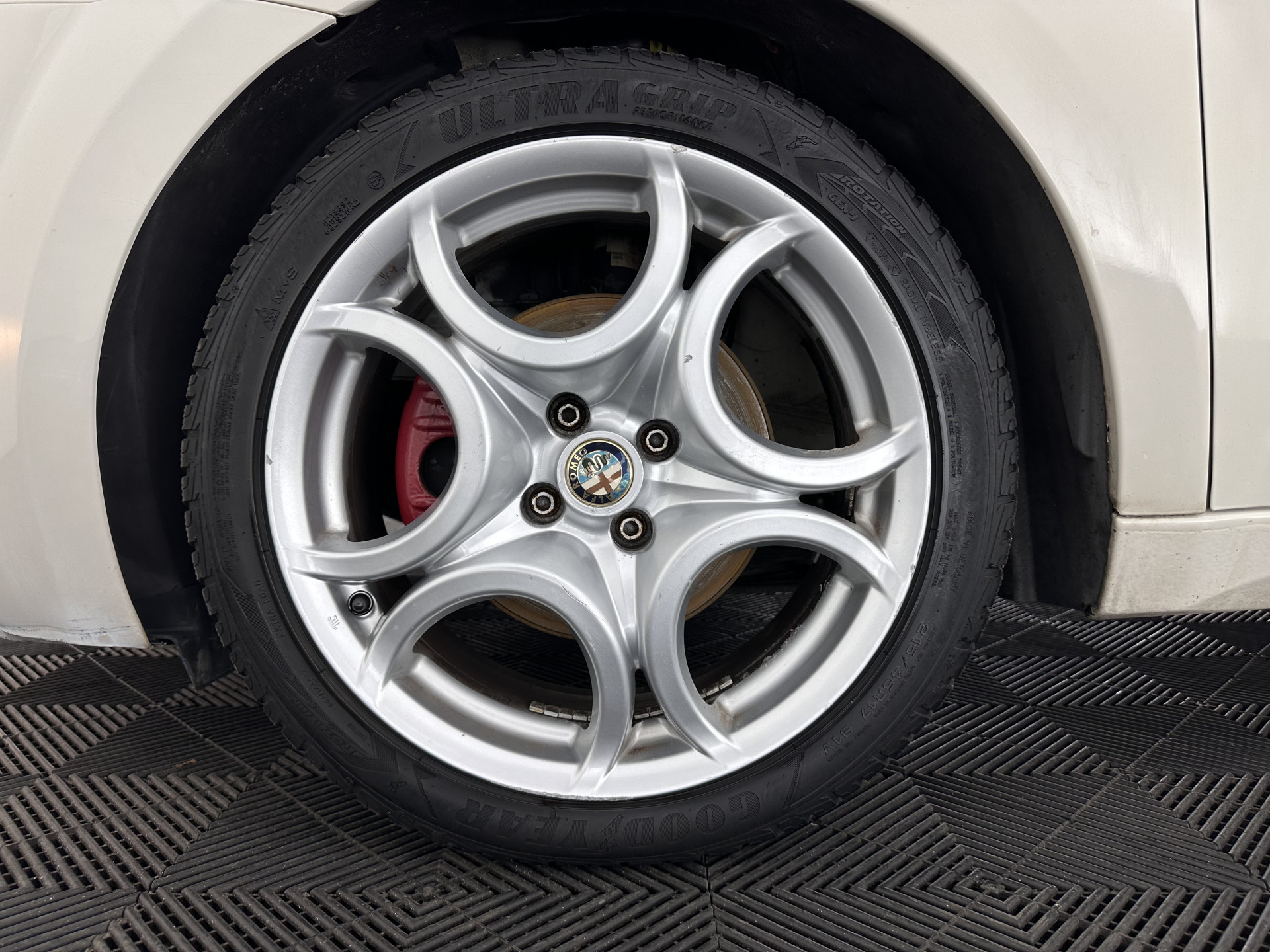 Alfa Romeo MiTo 1.3 JTDM ECO DISTINCTIVE *LEATHER | NAVI-FULLMAP | SPORTSEATS | ECC | RED-BRAKECALIPERS | CARBON-INLAY | PDC | CRUISE | 17''ALU*