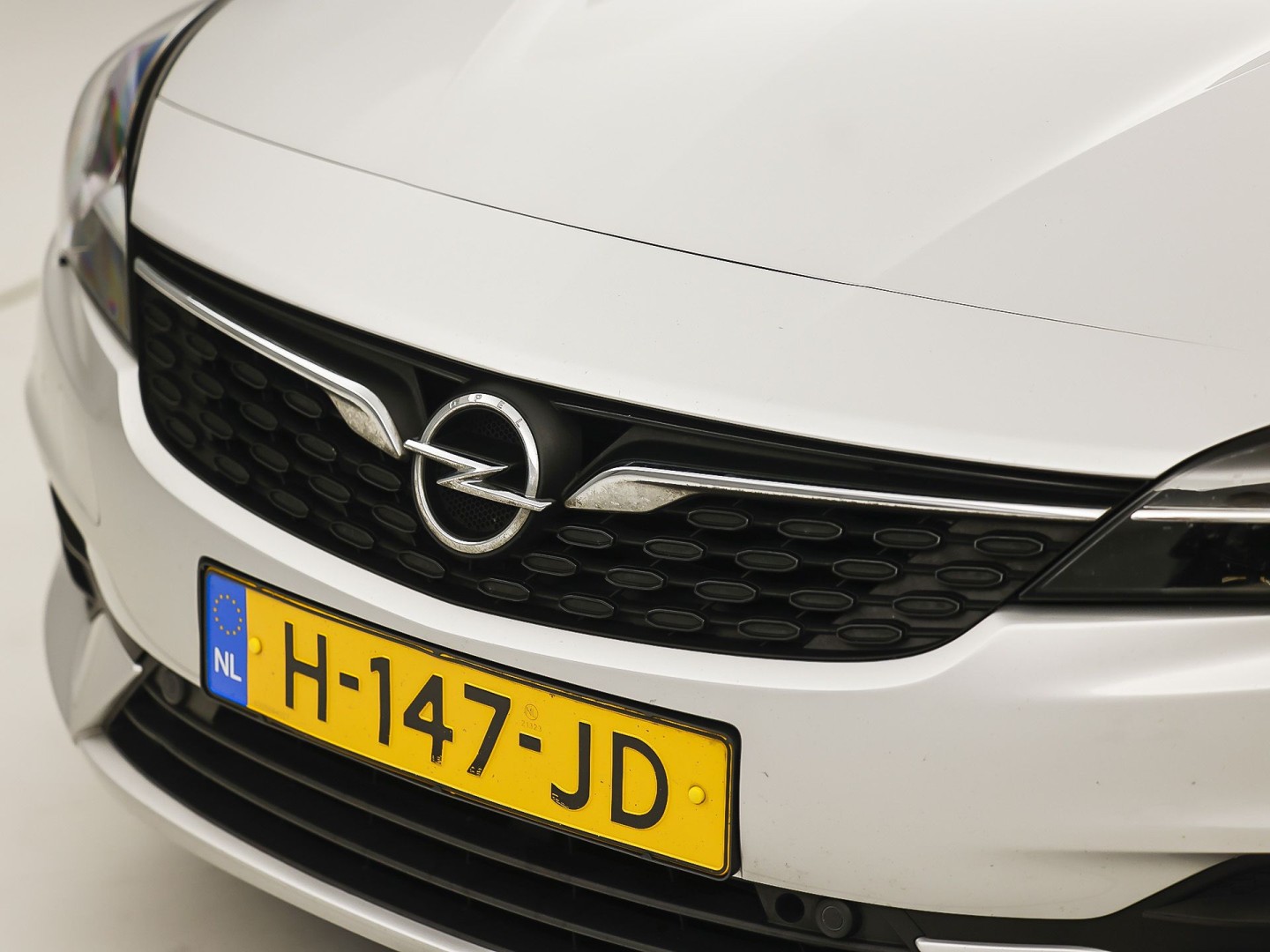 Opel Astra 1.2 Elegance (DIGITALE COCKPIT, APPLE CARPLAY, GROOT NAVI, CAMERA, CLIMATE, STUUR/STOELVERWARMING, SPORTSTOELEN, GETINT GLAS, TREKHAAK, ADAPTIVE CRUISE, NIEUWSTAAT)