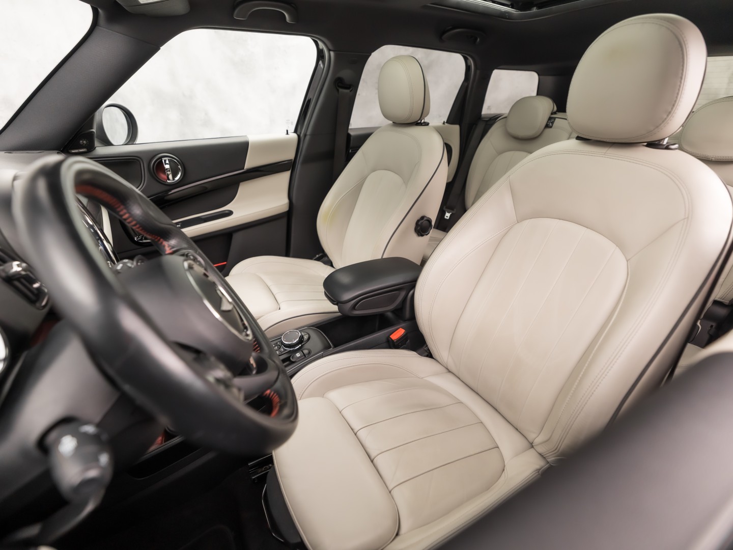 MINI Countryman 2.0 Cooper S John Cooper Works Chili 192Pk Automaat (PANORAMADAK, GROOT NAVI, LEDER, HARMAN/KARDON, CAMERA, STOELVERWARMING, SPORTSTOELEN, GETINT GLAS, NIEUWSTAAT)