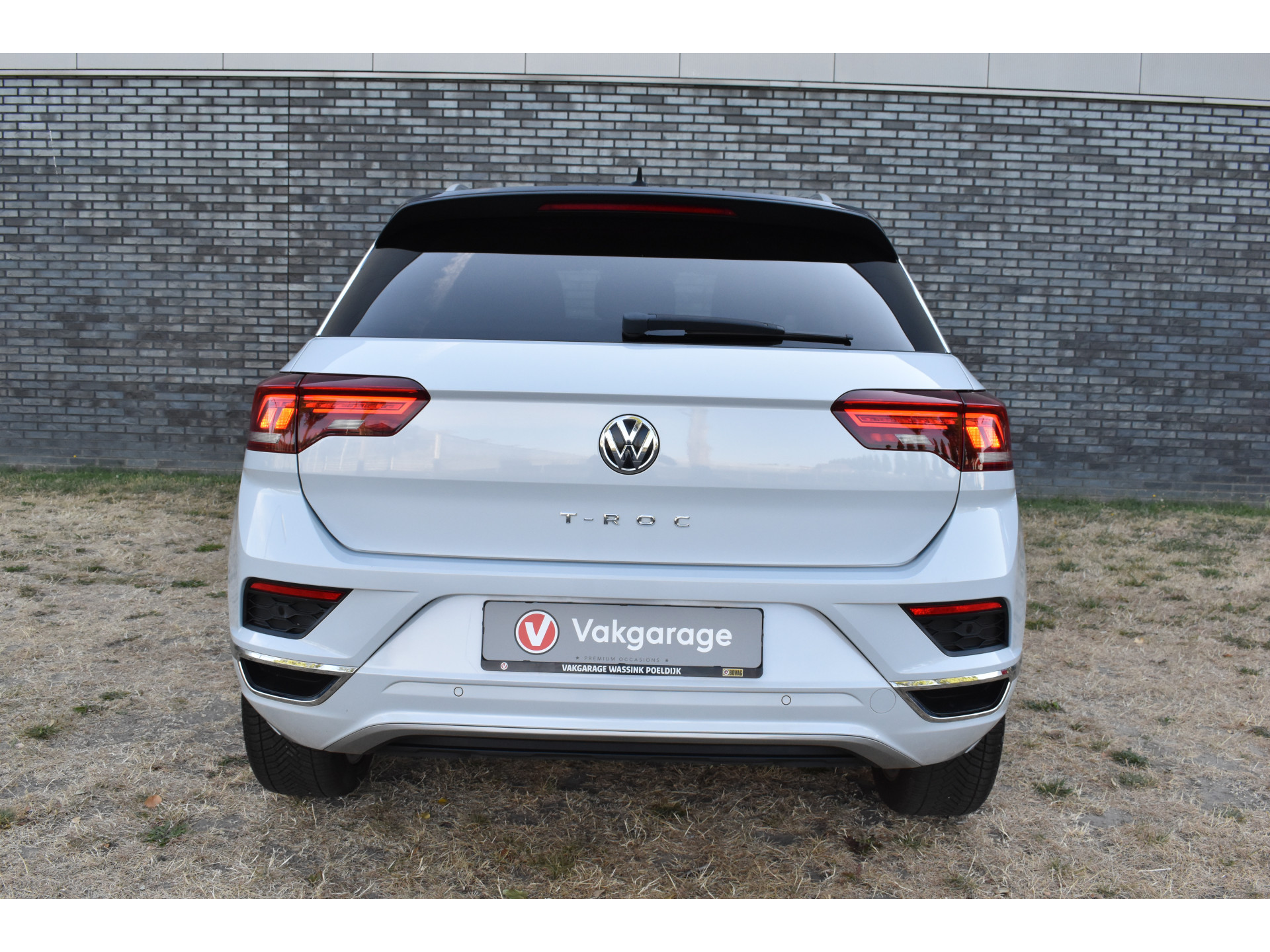 Volkswagen T-Roc 1.5 TSI Sport Business R Carplay Automaat R-line Zwart dak