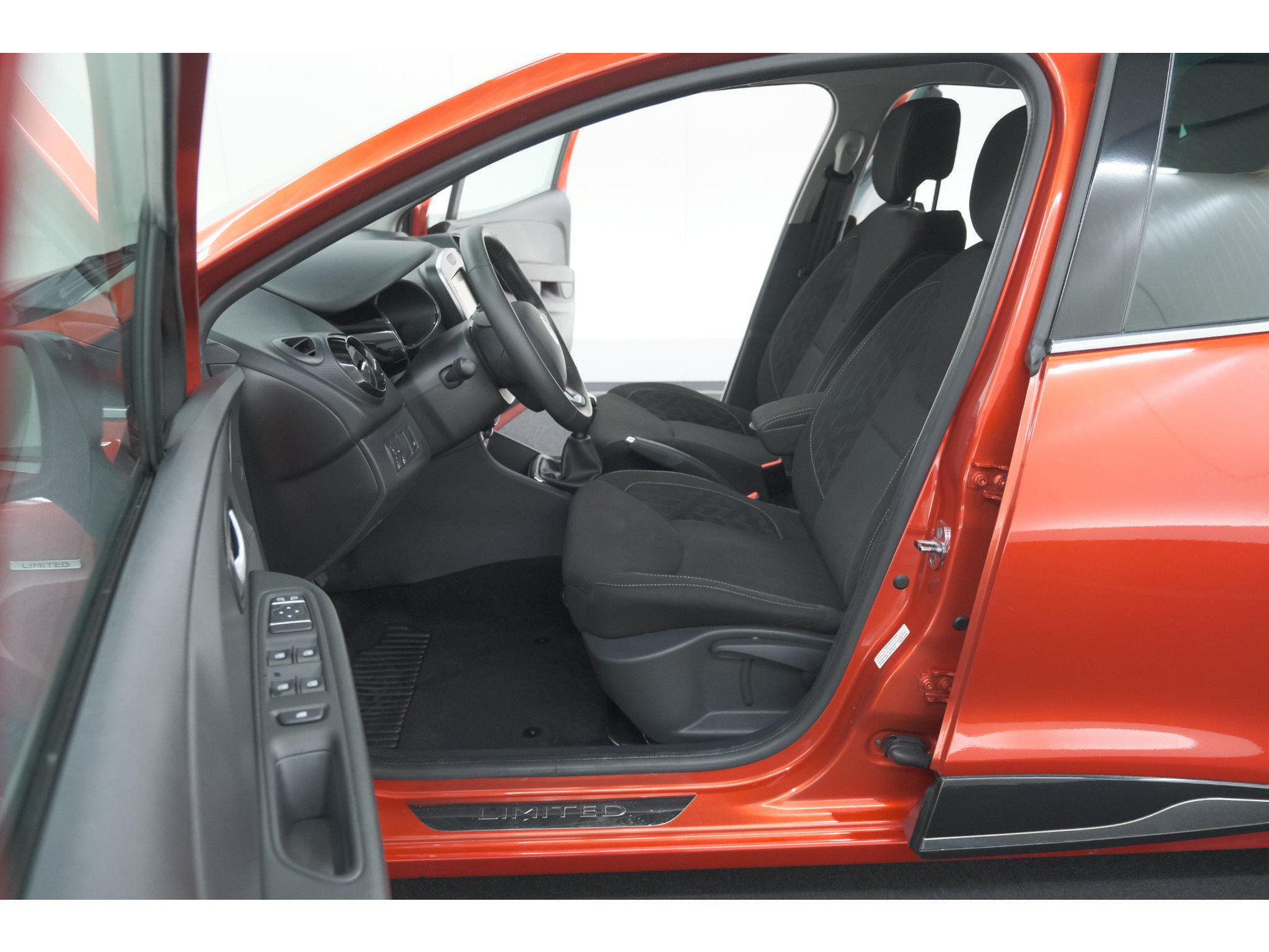 Renault Clio TCe 90 Limited | Trekhaak | Parkeersensoren | Navigatie