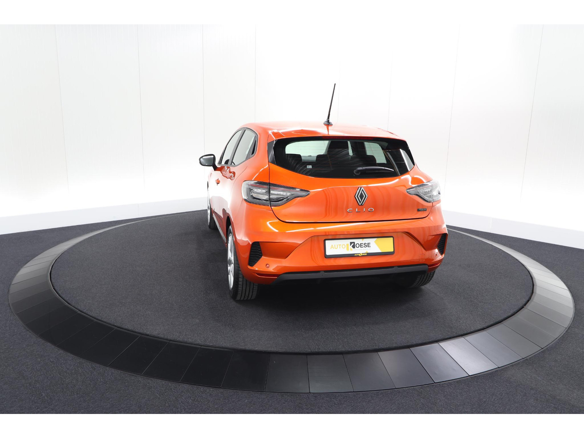 Renault Clio 1.6 E-Tech Full Hybrid 145 Evolution Holland Edition | Apple Carplay | Parkeersensoren | LED | Cruise Control