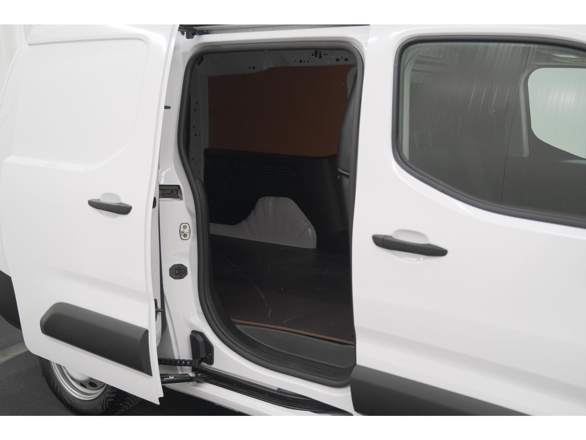 Peugeot Partner 1.5 BlueHDi 130 EAT8 S&S L2 | Trekhaak | Camera | Betimmering Laadruimte