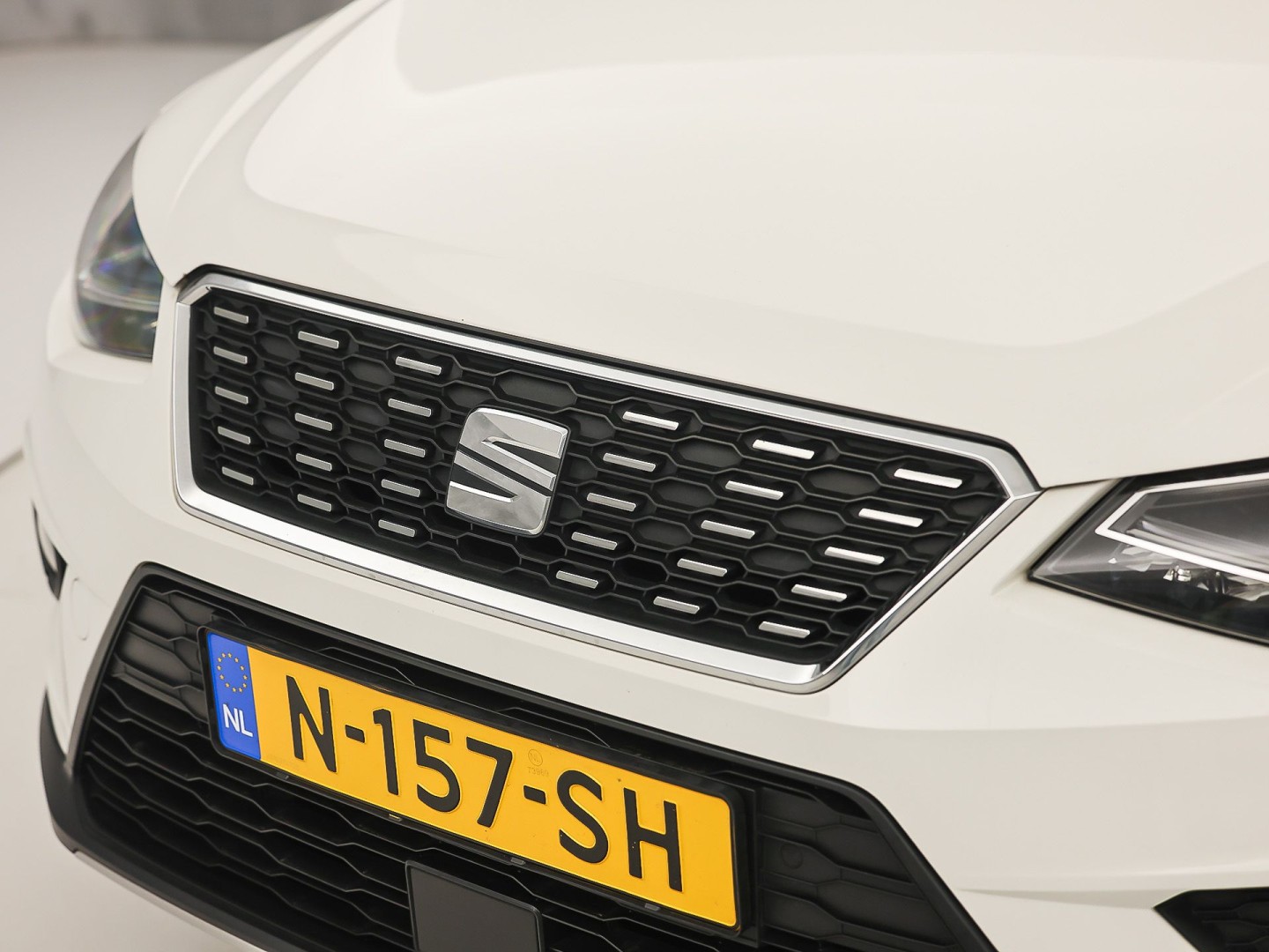 SEAT Arona 1.0 TSI Sport (APPLE CARPLAY, GROOT NAVI, CLIMATE, ZWART HEMEL, SPORTSTOELEN, PARKEERSENSOREN, ELEK PAKKET, CRUISE, NIEUWSTAAT)